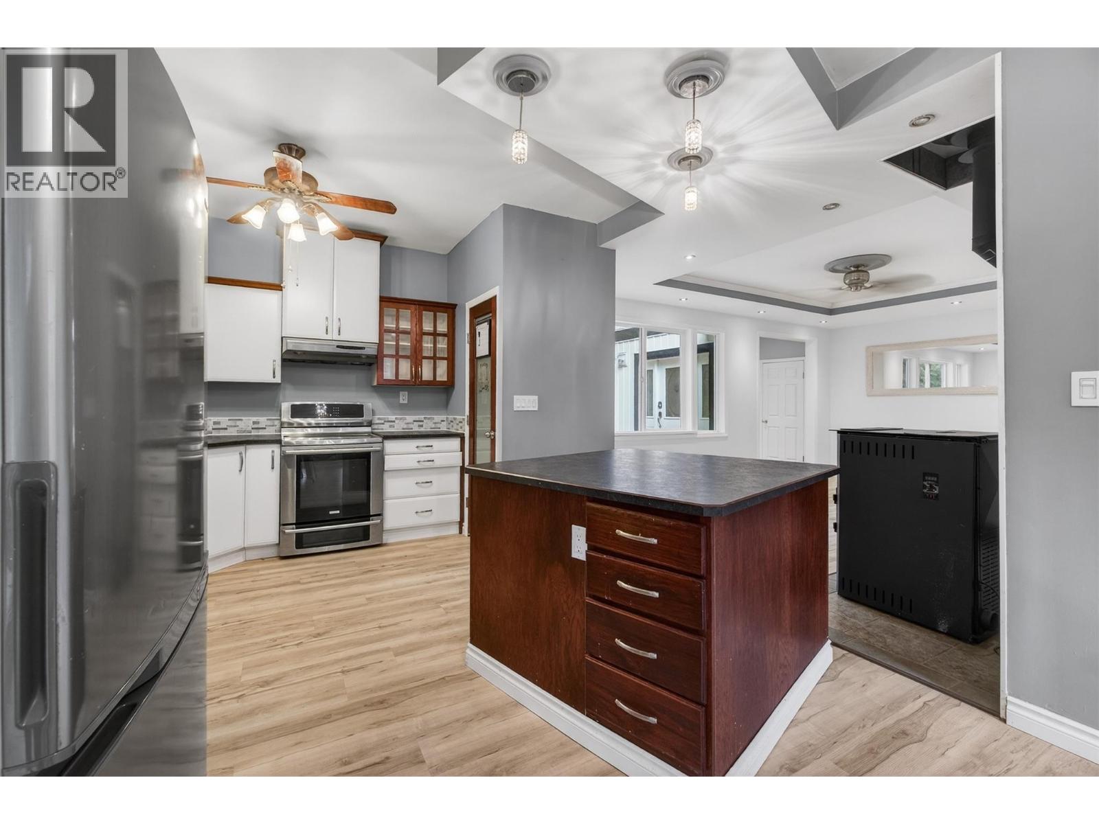 9048 Humming Bird Drive, Swansea Point, British Columbia  V0E 2K2 - Photo 16 - 10382358