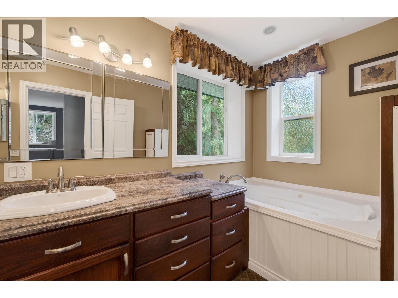 9048 Humming Bird Drive, Swansea Point, British Columbia  V0E 2K2 - Photo 29 - 10382358