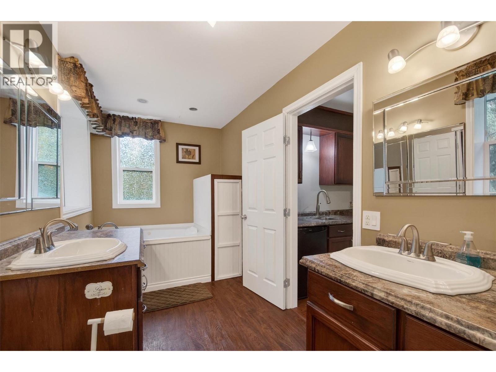 9048 Humming Bird Drive, Swansea Point, British Columbia  V0E 2K2 - Photo 32 - 10382358