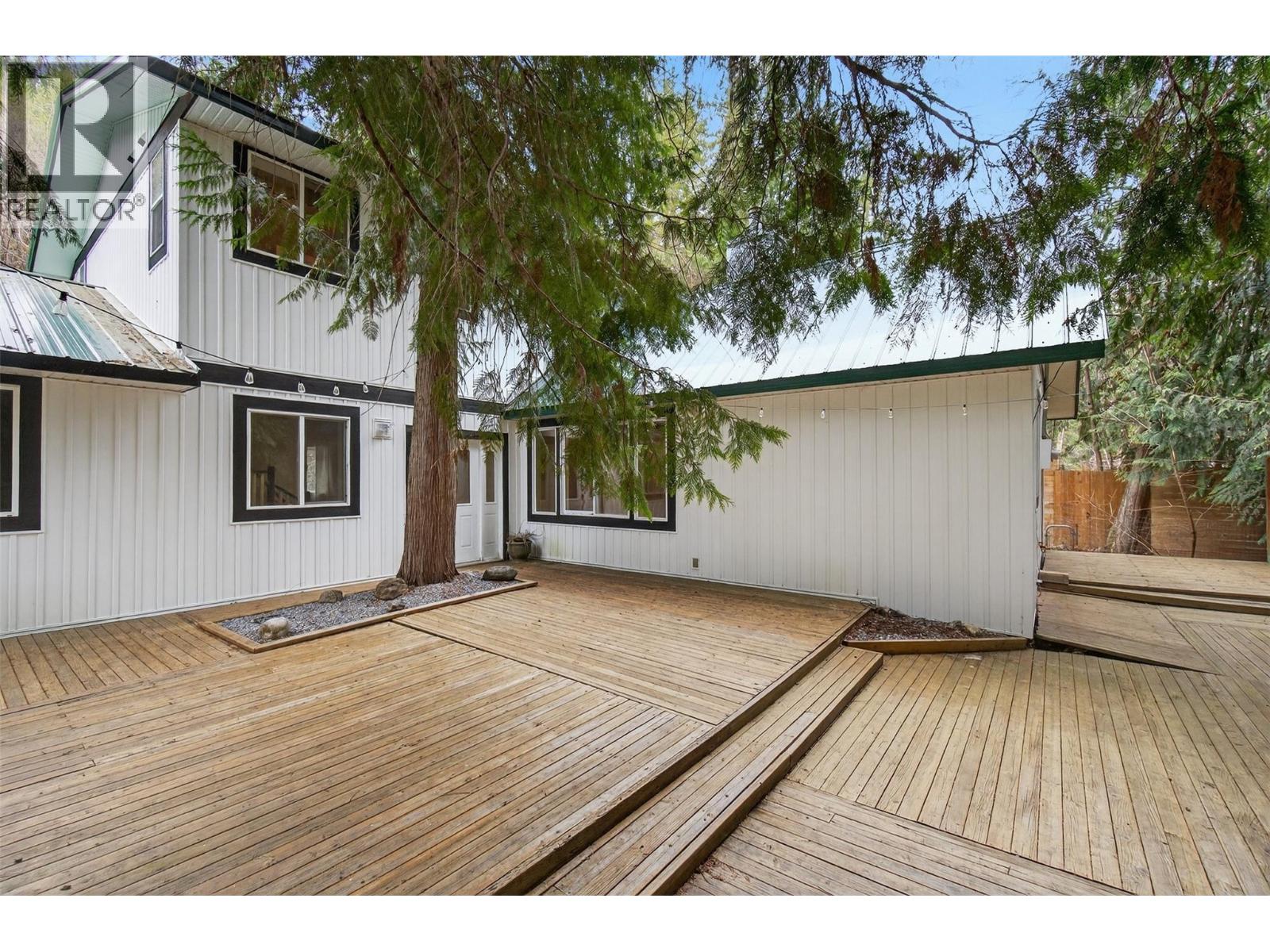 9048 Humming Bird Drive, Swansea Point, British Columbia  V0E 2K2 - Photo 4 - 10382358