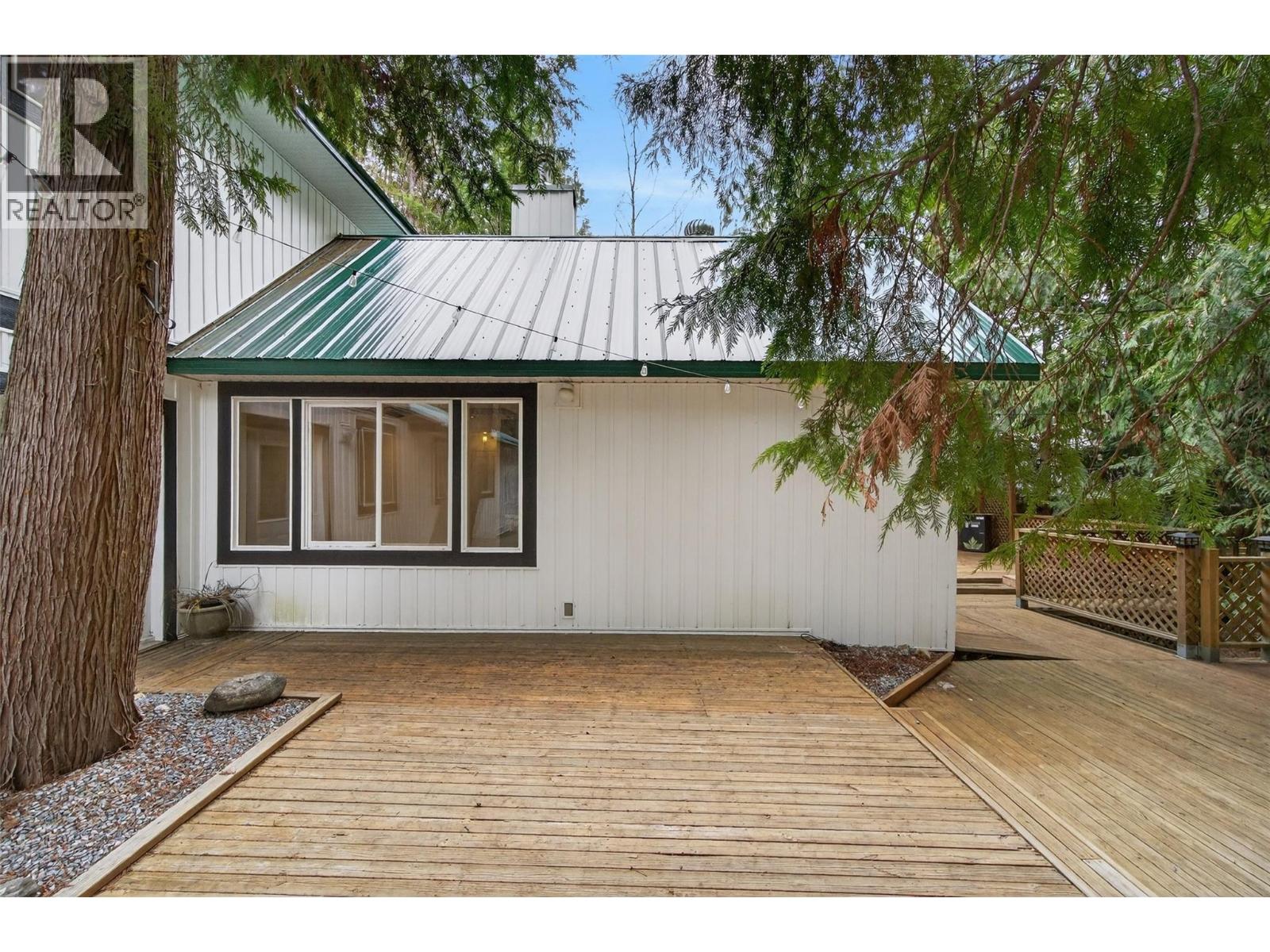 9048 Humming Bird Drive, Swansea Point, British Columbia  V0E 2K2 - Photo 60 - 10382358