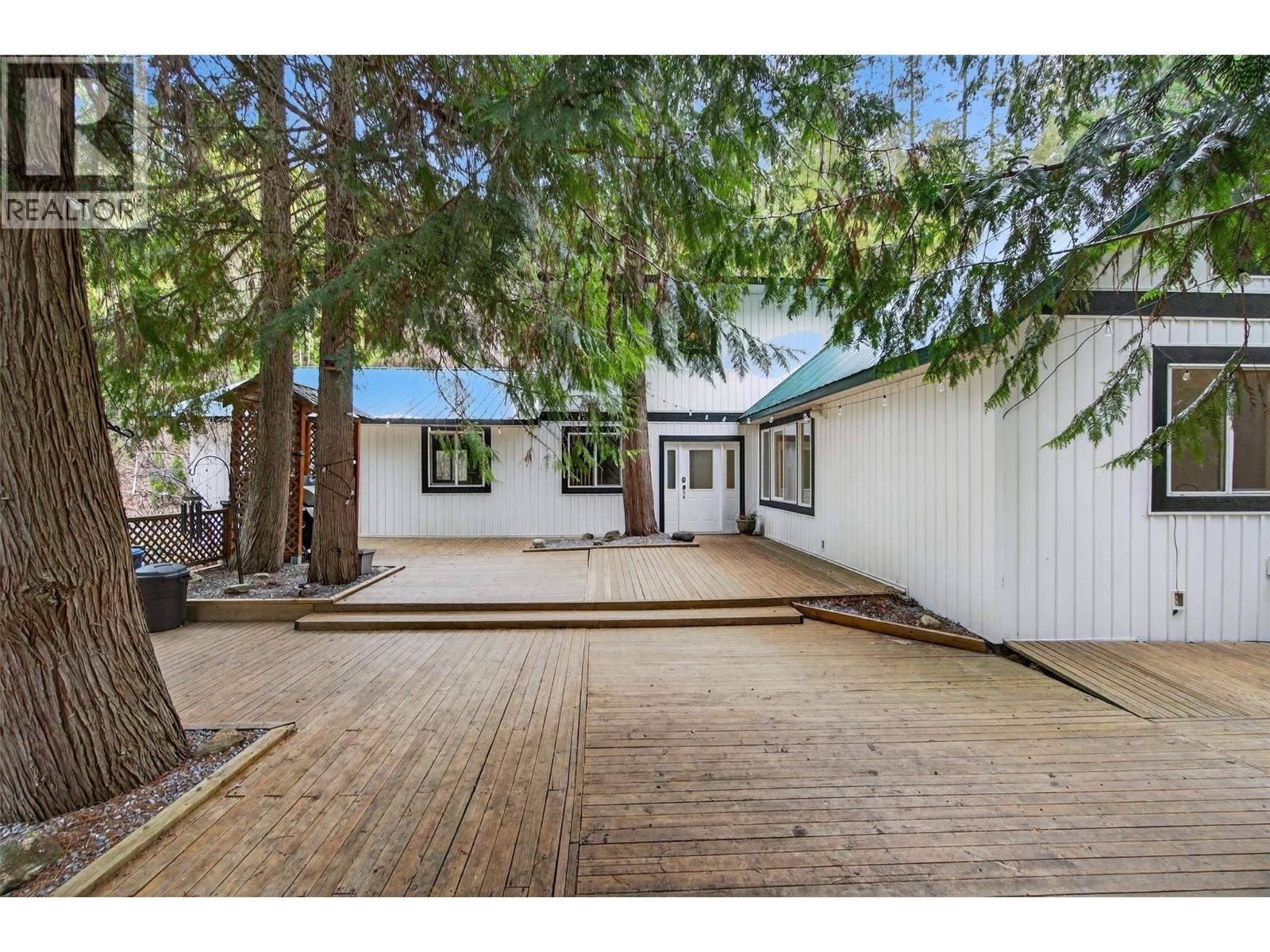 9048 Humming Bird Drive, Swansea Point, British Columbia  V0E 2K2 - Photo 65 - 10382358