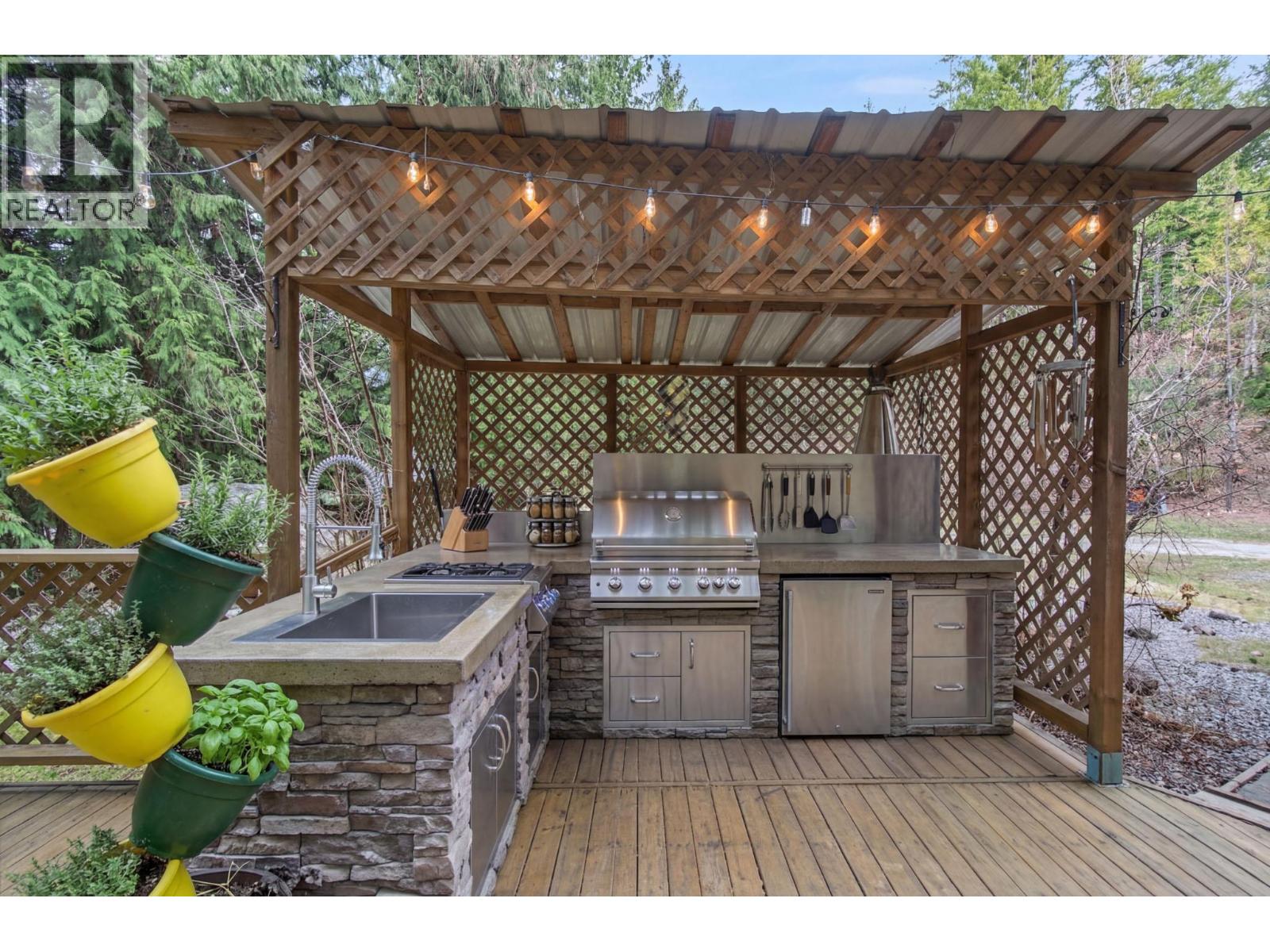 9048 Humming Bird Drive, Swansea Point, British Columbia  V0E 2K2 - Photo 68 - 10382358