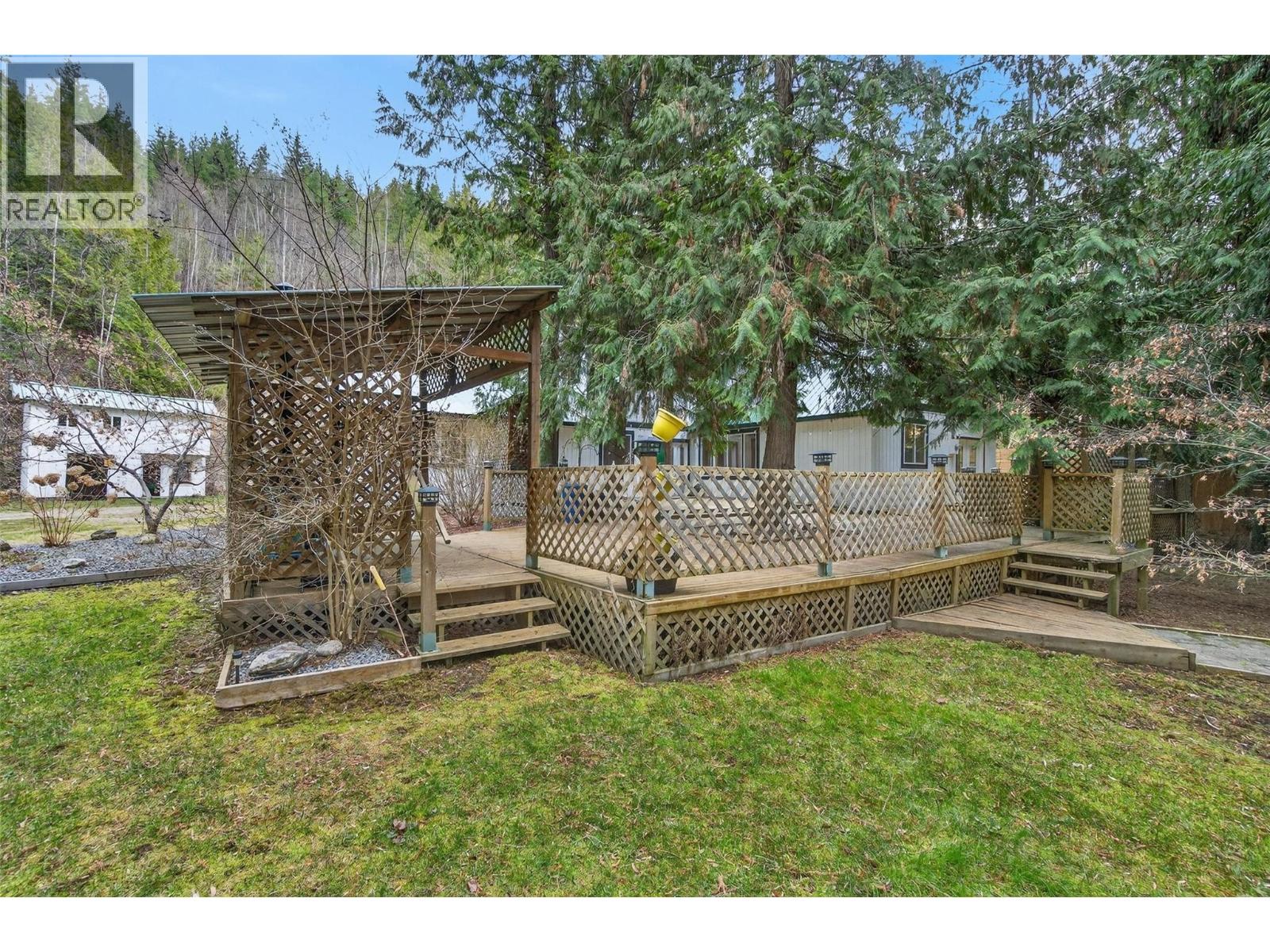 9048 Humming Bird Drive, Swansea Point, British Columbia  V0E 2K2 - Photo 75 - 10382358