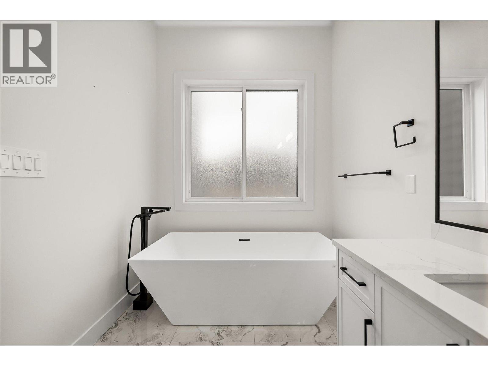 897 Carnoustie Drive, Kelowna, British Columbia  V1P 0A3 - Photo 33 - 10382185