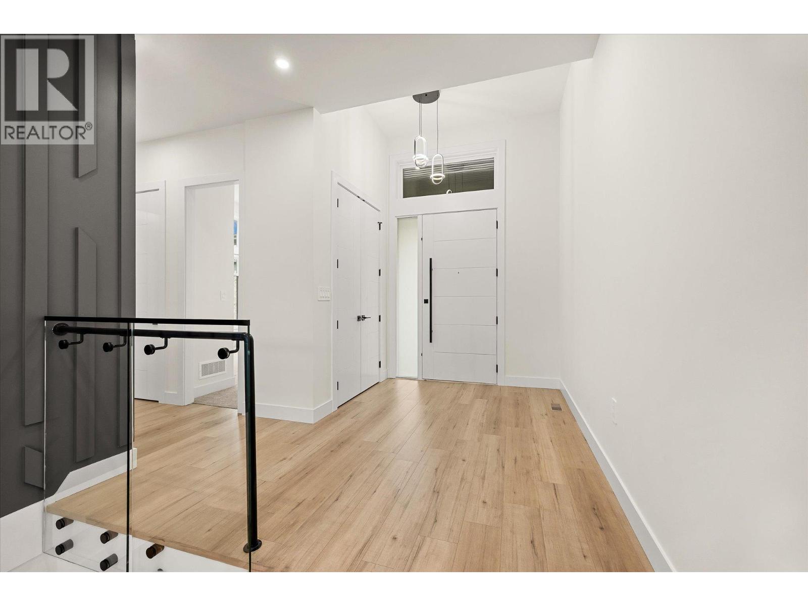 897 Carnoustie Drive, Kelowna, British Columbia  V1P 0A3 - Photo 5 - 10382185