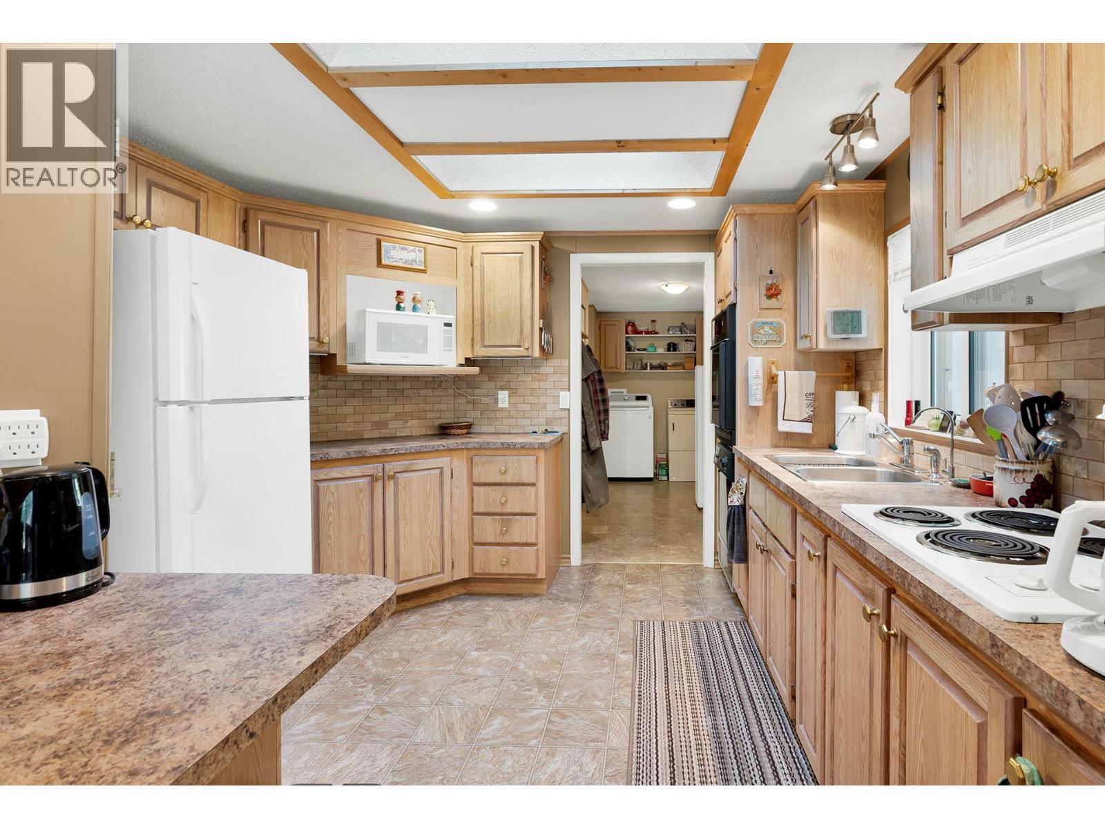 1888 Lakeview Drive, Kamloops, British Columbia  V0E 1Z1 - Photo 23 - 10382125