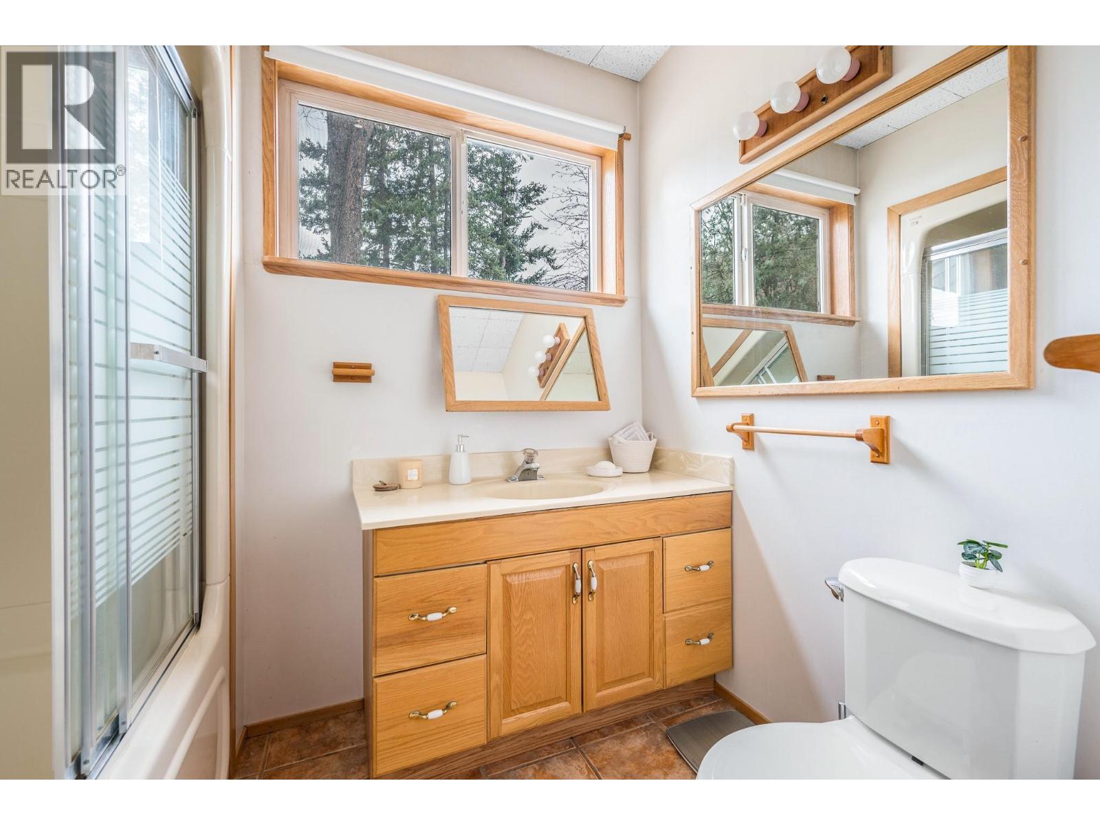 8121 Okanagan Landing Road, Vernon, British Columbia  V1H 1J4 - Photo 11 - 10380676