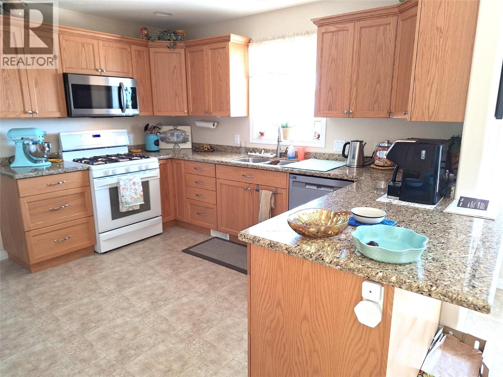 1406 Huckleberry Drive, Sorrento, British Columbia  V0E 2W1 - Photo 4 - 10382112