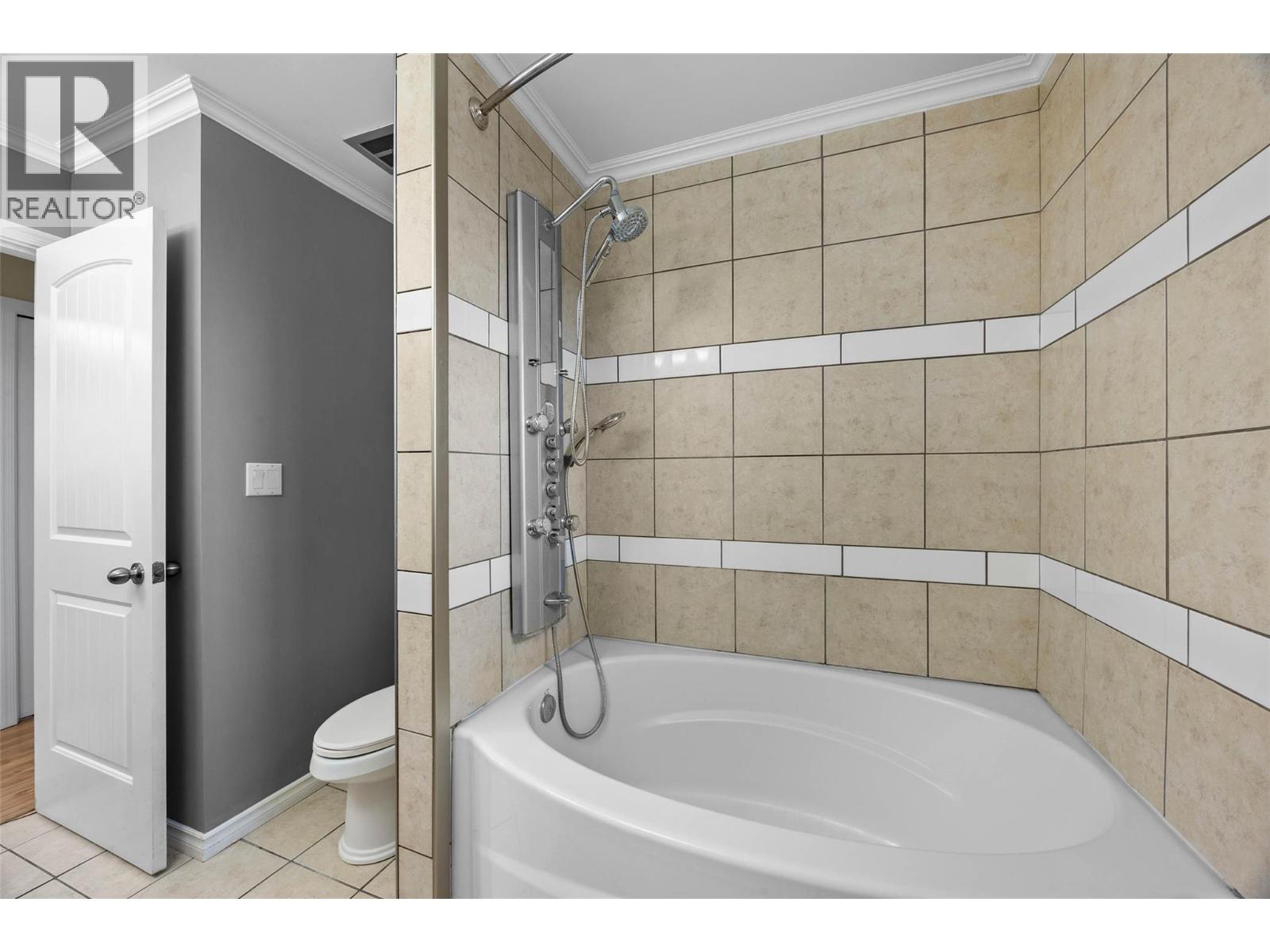 681 Sicamore Drive, Kamloops, British Columbia  V2B 6R6 - Photo 11 - 10382386