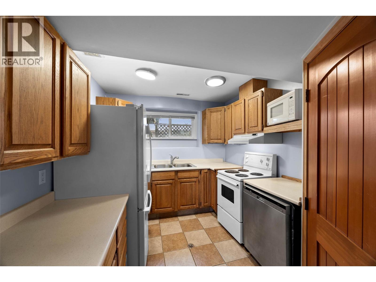 681 Sicamore Drive, Kamloops, British Columbia  V2B 6R6 - Photo 16 - 10382386