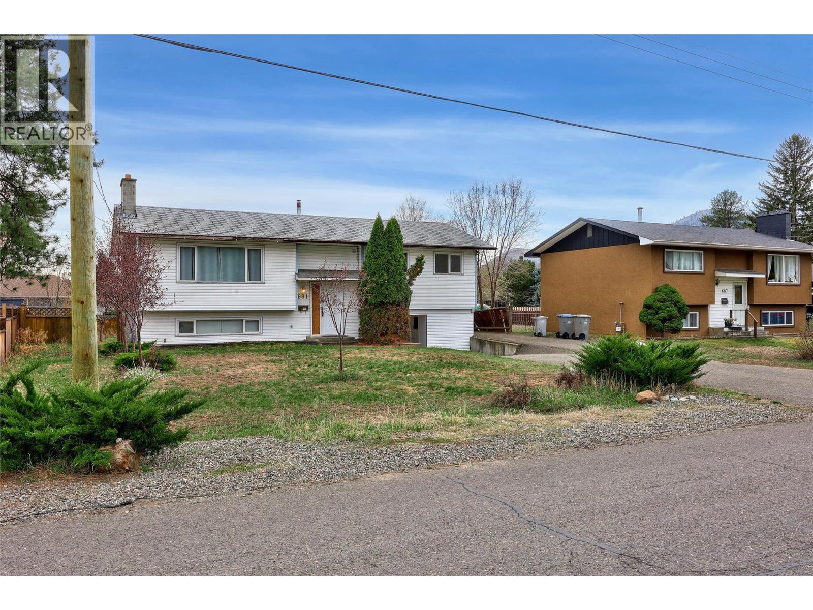 681 Sicamore Drive, Kamloops, British Columbia  V2B 6R6 - Photo 2 - 10382386