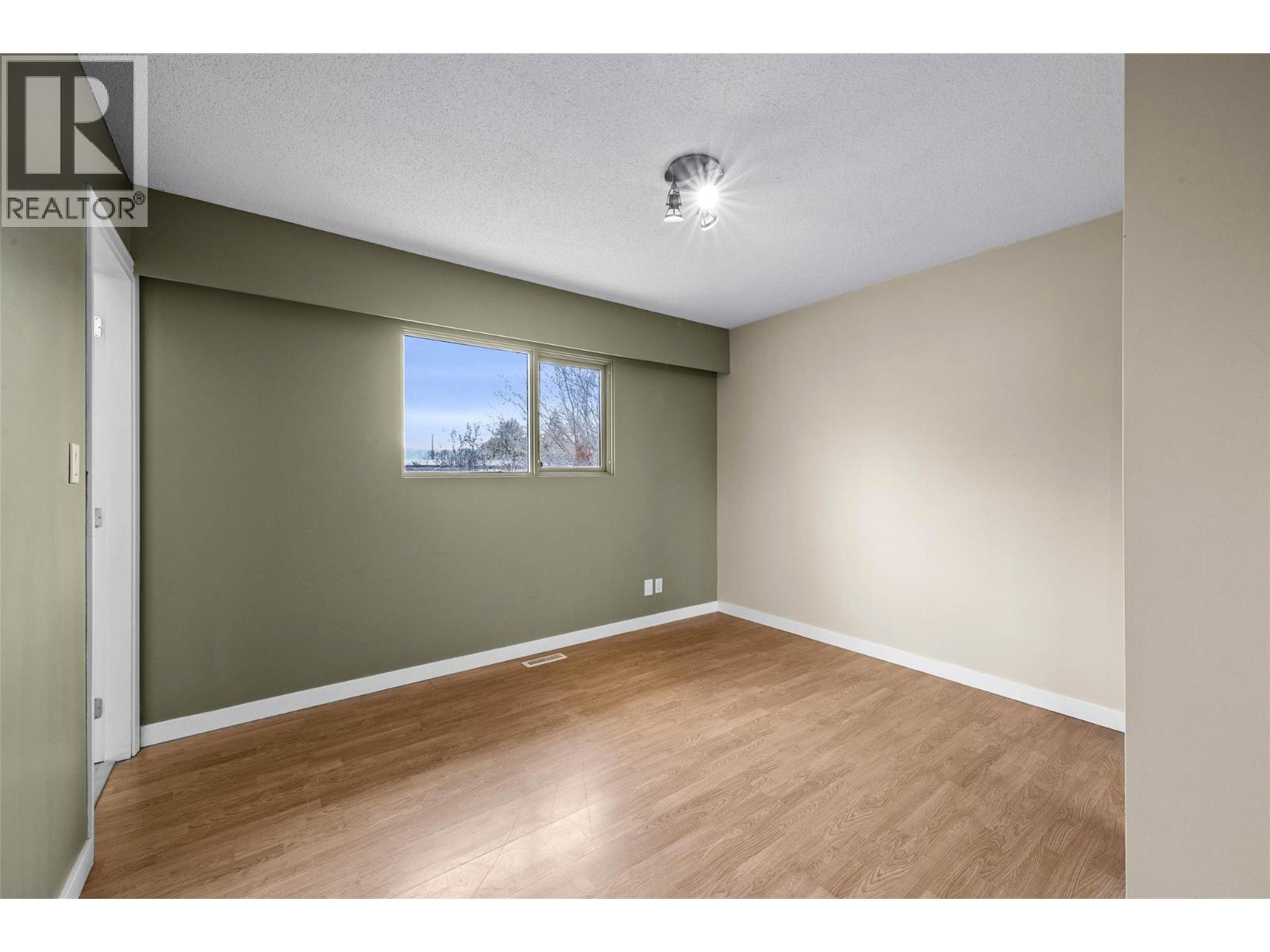 681 Sicamore Drive, Kamloops, British Columbia  V2B 6R6 - Photo 9 - 10382386