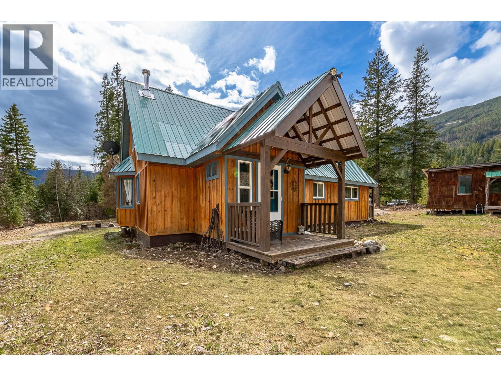 3690 Northway Road, Malakwa, British Columbia  V0E 2V0 - Photo 4 - 10382097