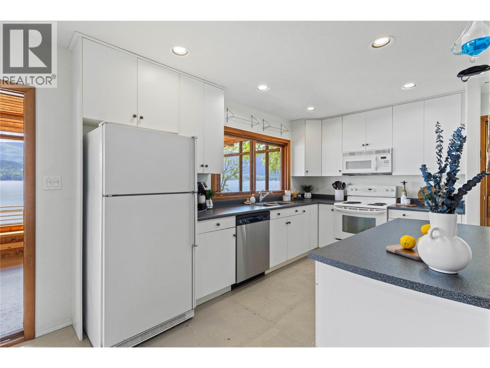 4006 Express Point Road, Scotch Creek, British Columbia  V0E 1M5 - Photo 22 - 10376321