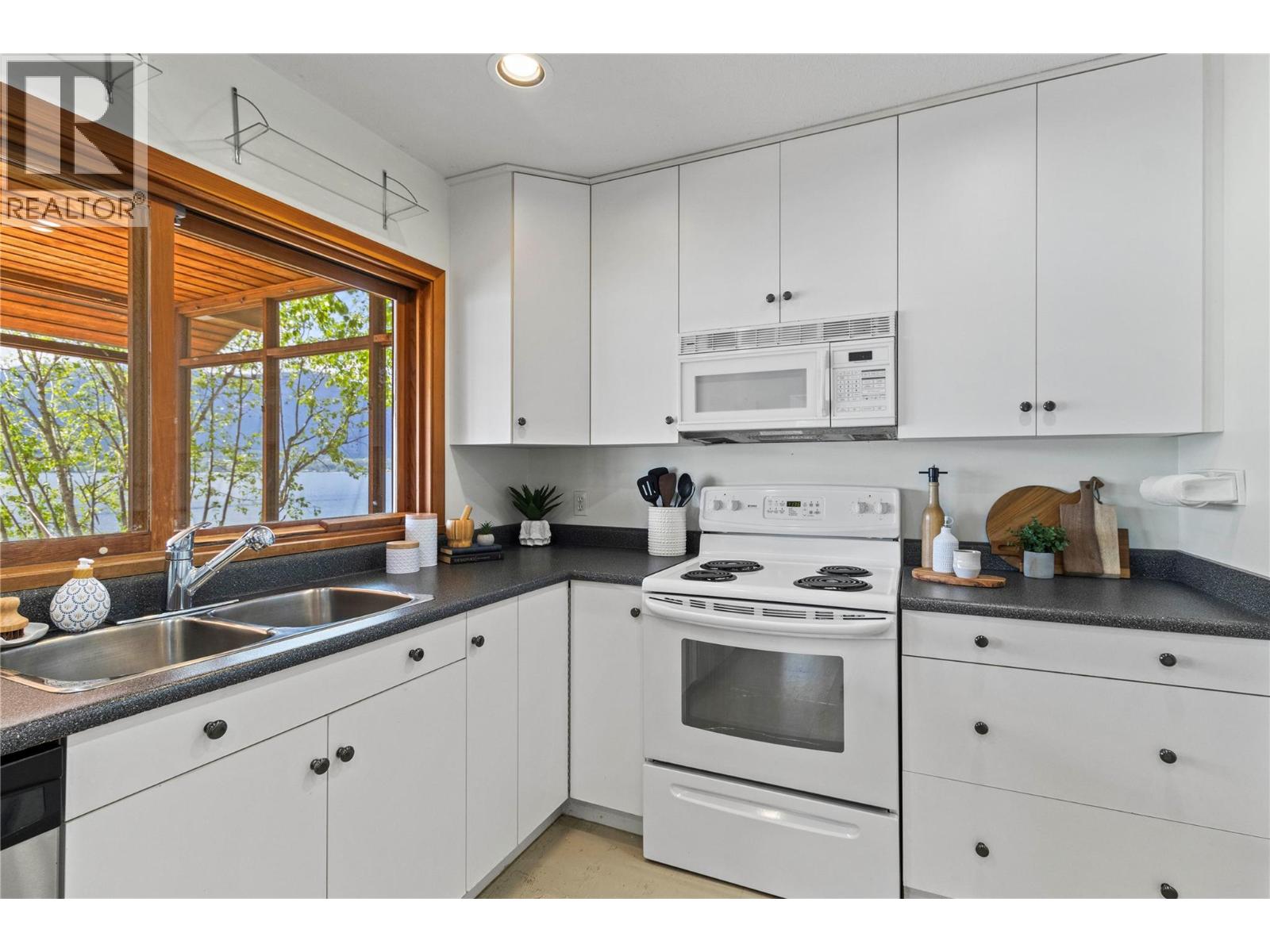 4006 Express Point Road, Scotch Creek, British Columbia  V0E 1M5 - Photo 23 - 10376321