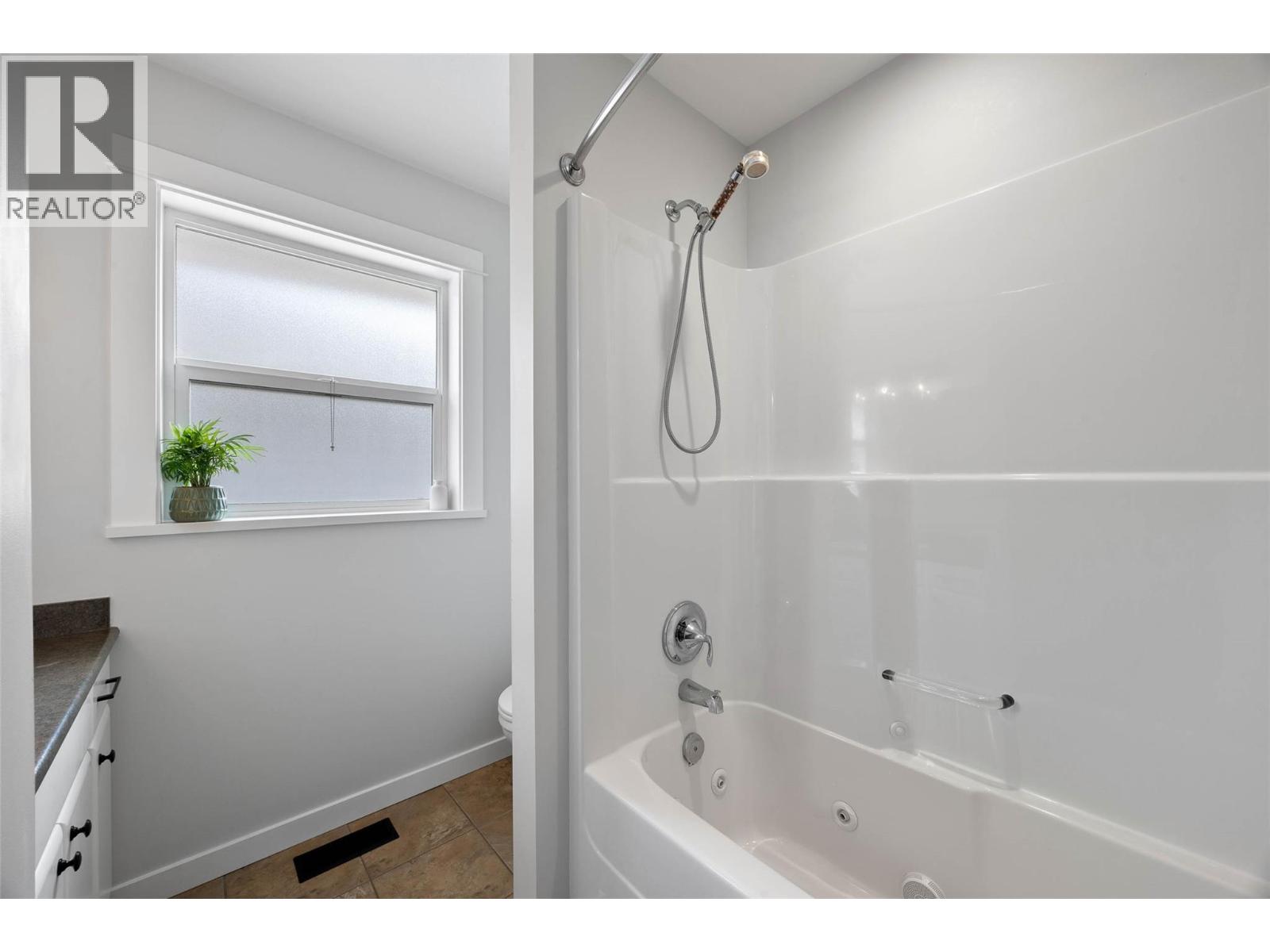 2647 Rosewood Avenue, Kamloops, British Columbia  V2B 0C4 - Photo 12 - 10382365