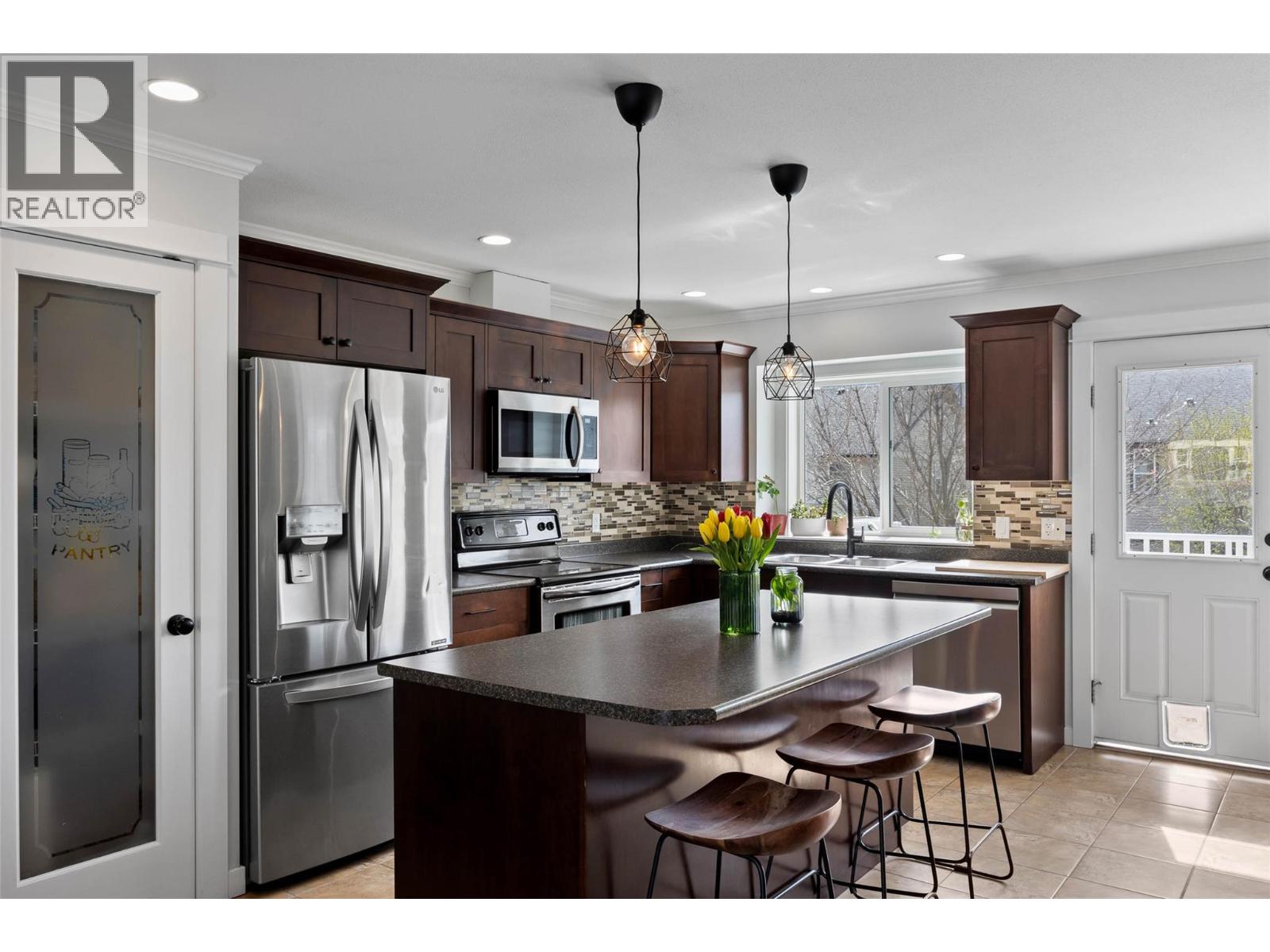 2647 Rosewood Avenue, Kamloops, British Columbia  V2B 0C4 - Photo 2 - 10382365