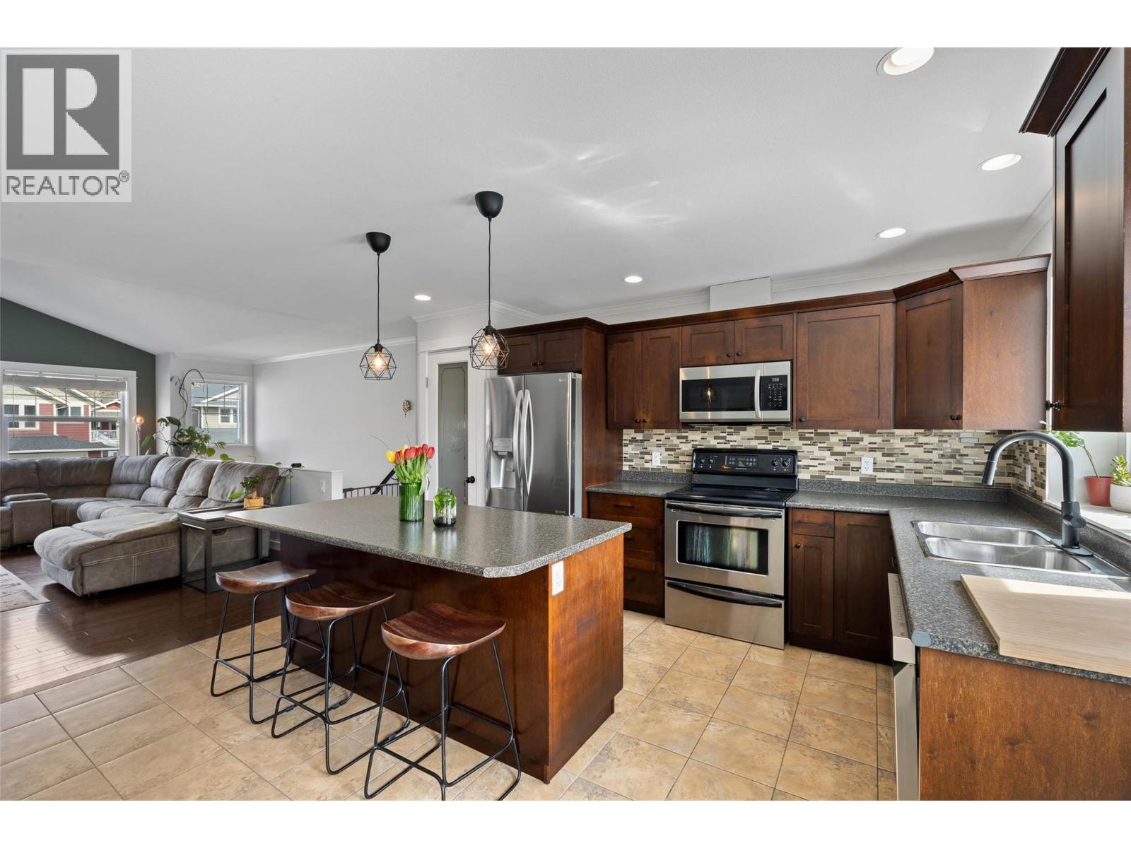 2647 Rosewood Avenue, Kamloops, British Columbia  V2B 0C4 - Photo 3 - 10382365