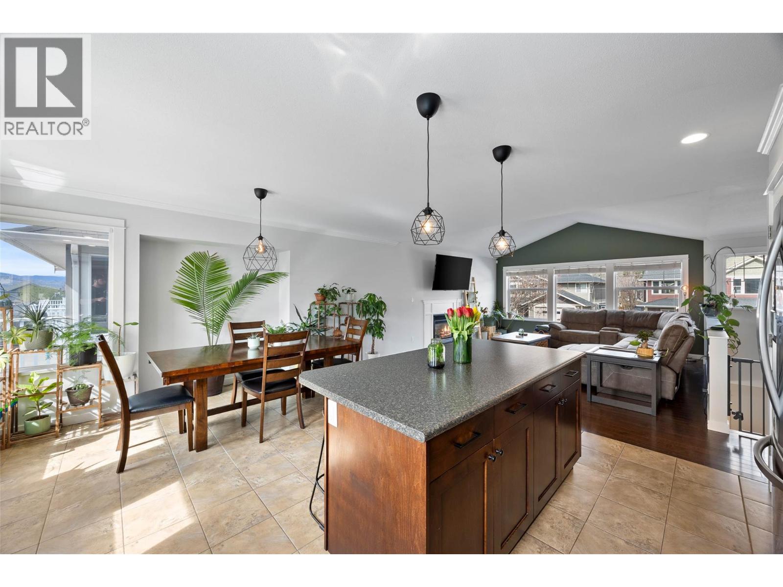 2647 Rosewood Avenue, Kamloops, British Columbia  V2B 0C4 - Photo 4 - 10382365