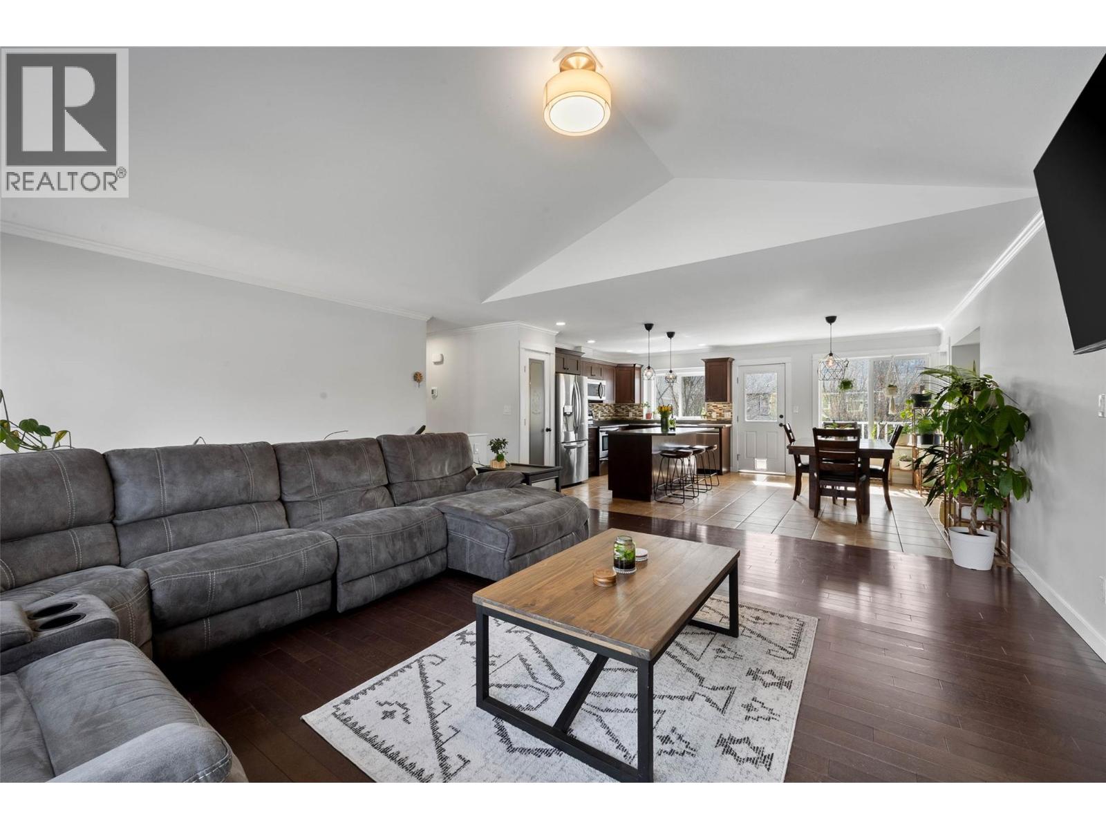 2647 Rosewood Avenue, Kamloops, British Columbia  V2B 0C4 - Photo 8 - 10382365