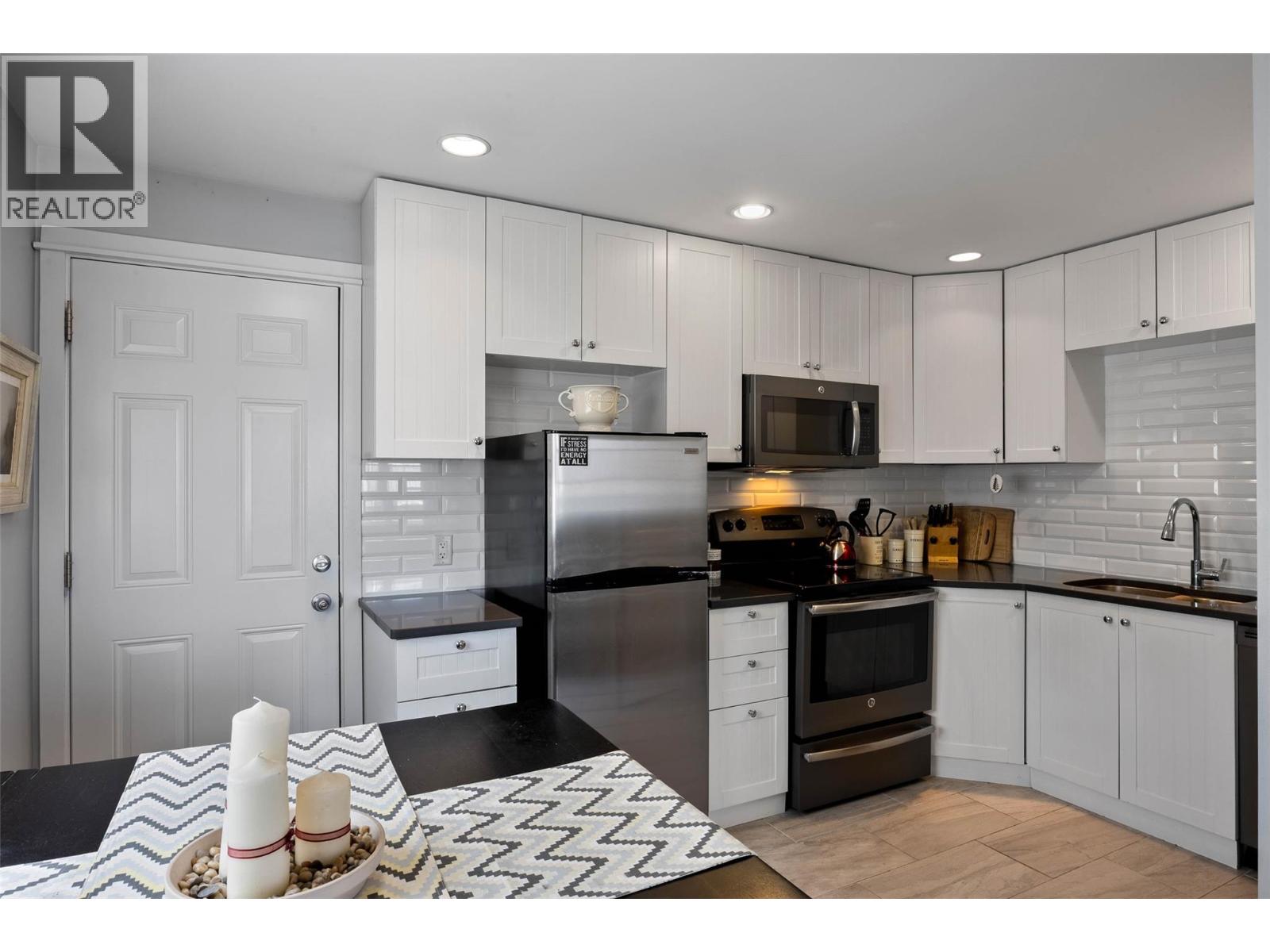 933 Douglas Street, Kamloops, British Columbia  V2C 3C8 - Photo 7 - 10382462