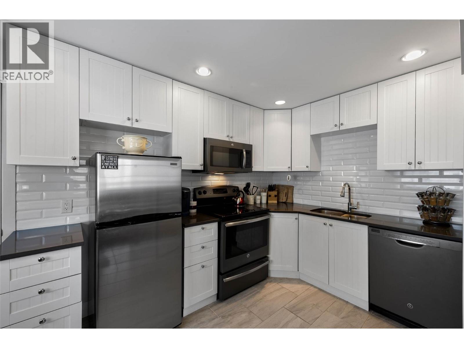 933 Douglas Street, Kamloops, British Columbia  V2C 3C8 - Photo 8 - 10382462