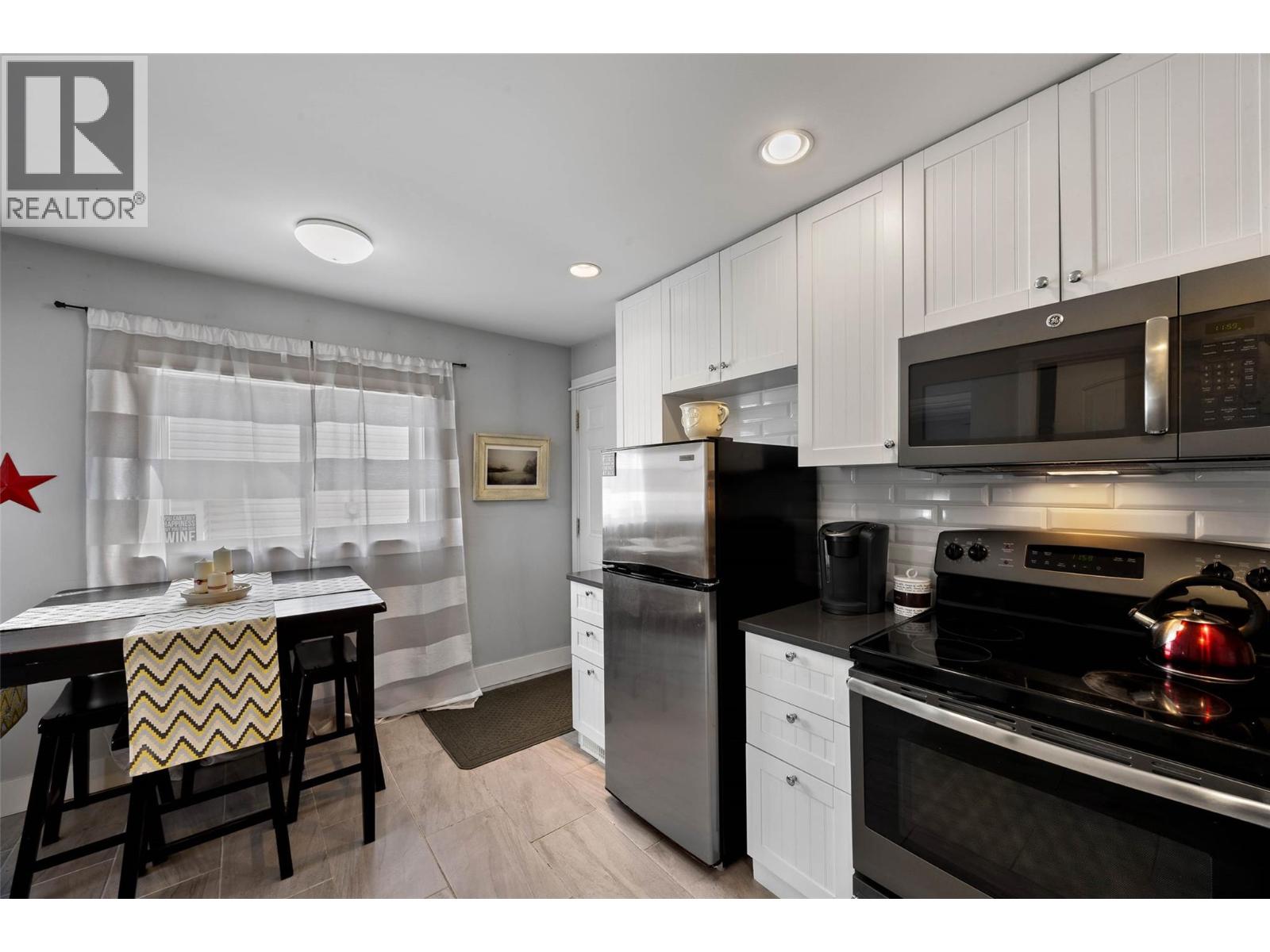 933 Douglas Street, Kamloops, British Columbia  V2C 3C8 - Photo 9 - 10382462