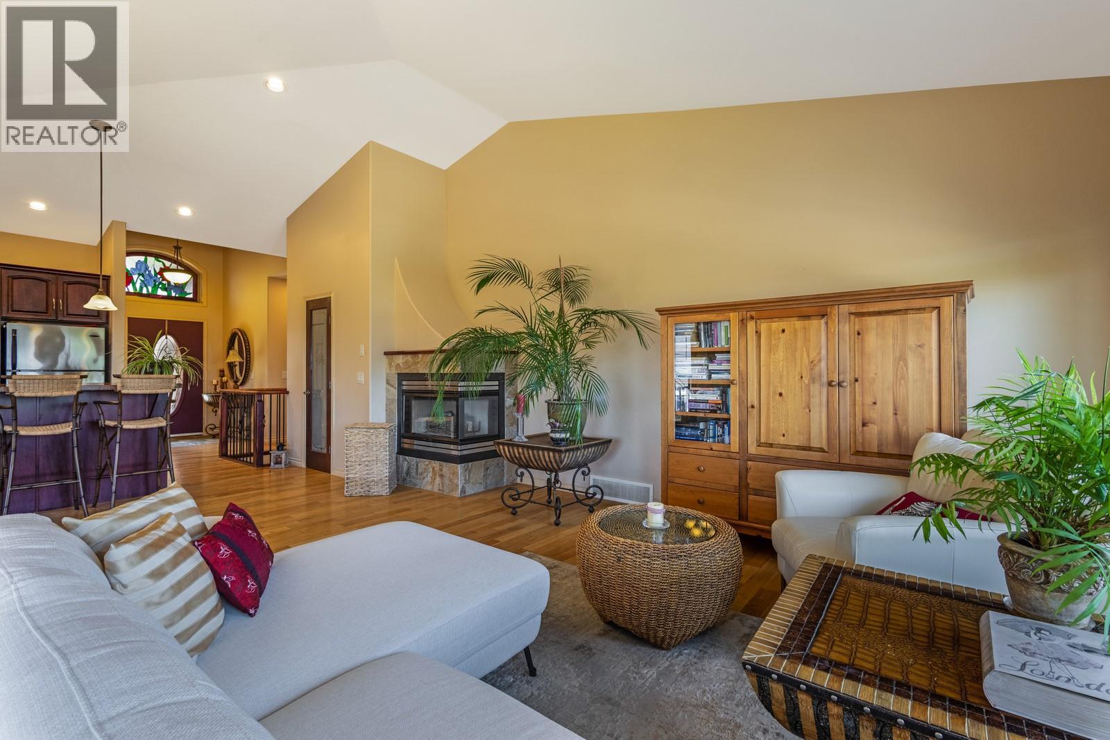 610 Arrowleaf Lane, Kelowna, British Columbia  V1W 4Y6 - Photo 4 - 10380246