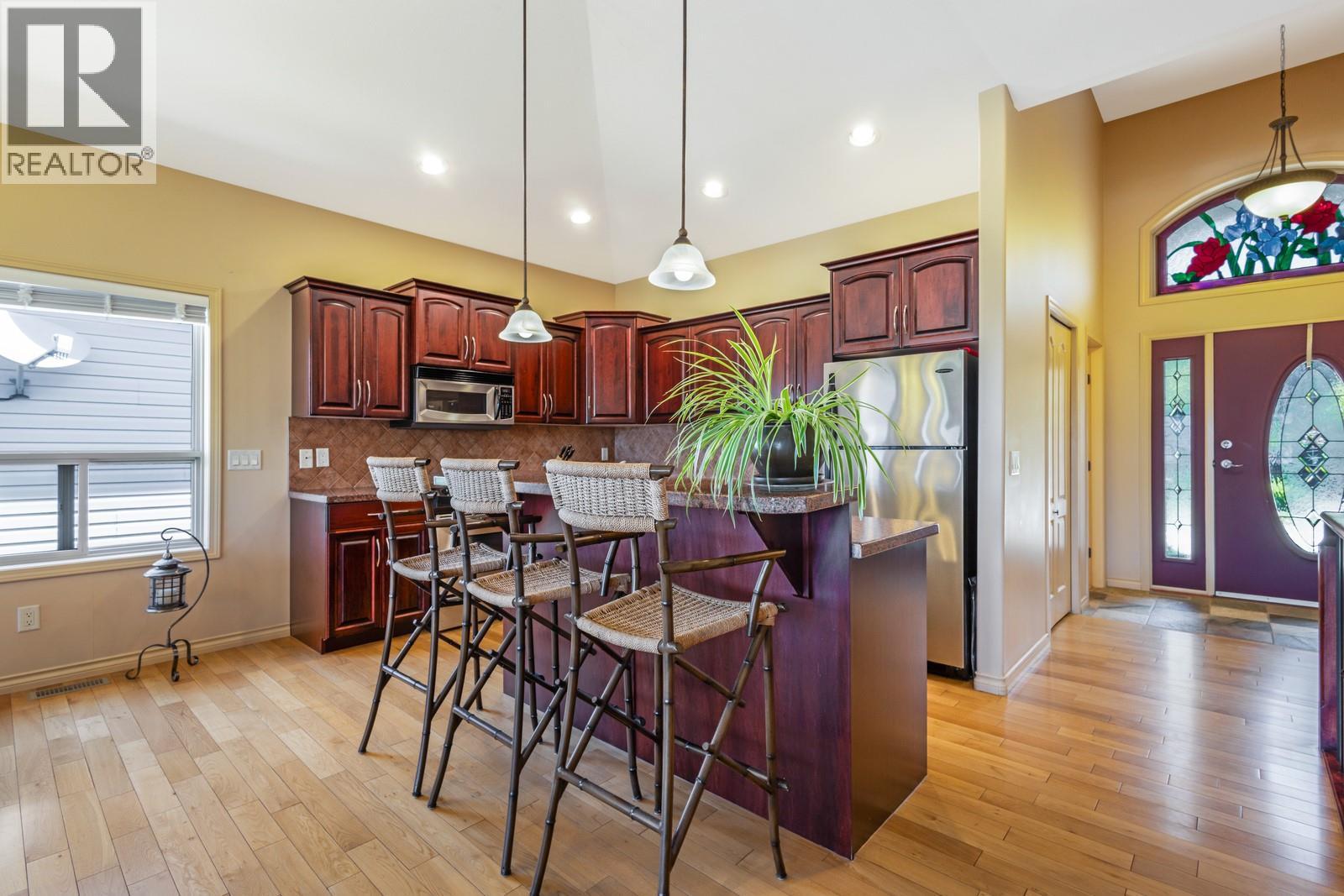 610 Arrowleaf Lane, Kelowna, British Columbia  V1W 4Y6 - Photo 6 - 10380246