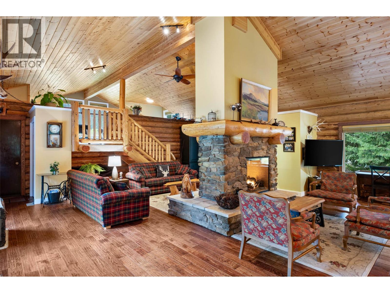 7799 Golf Course Road, Anglemont, British Columbia  V0E 1M8 - Photo 13 - 10382429