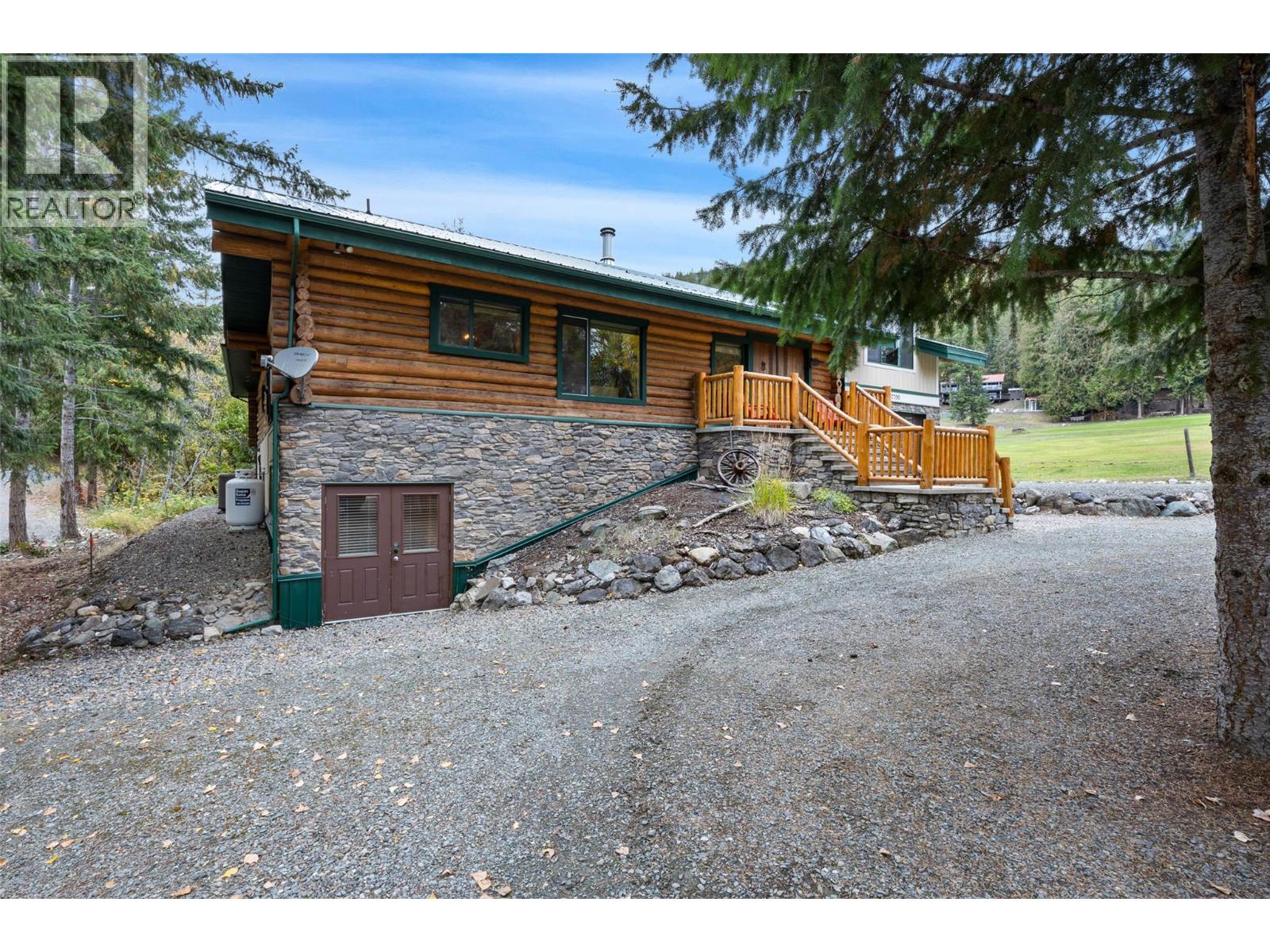 7799 Golf Course Road, Anglemont, British Columbia  V0E 1M8 - Photo 35 - 10382429