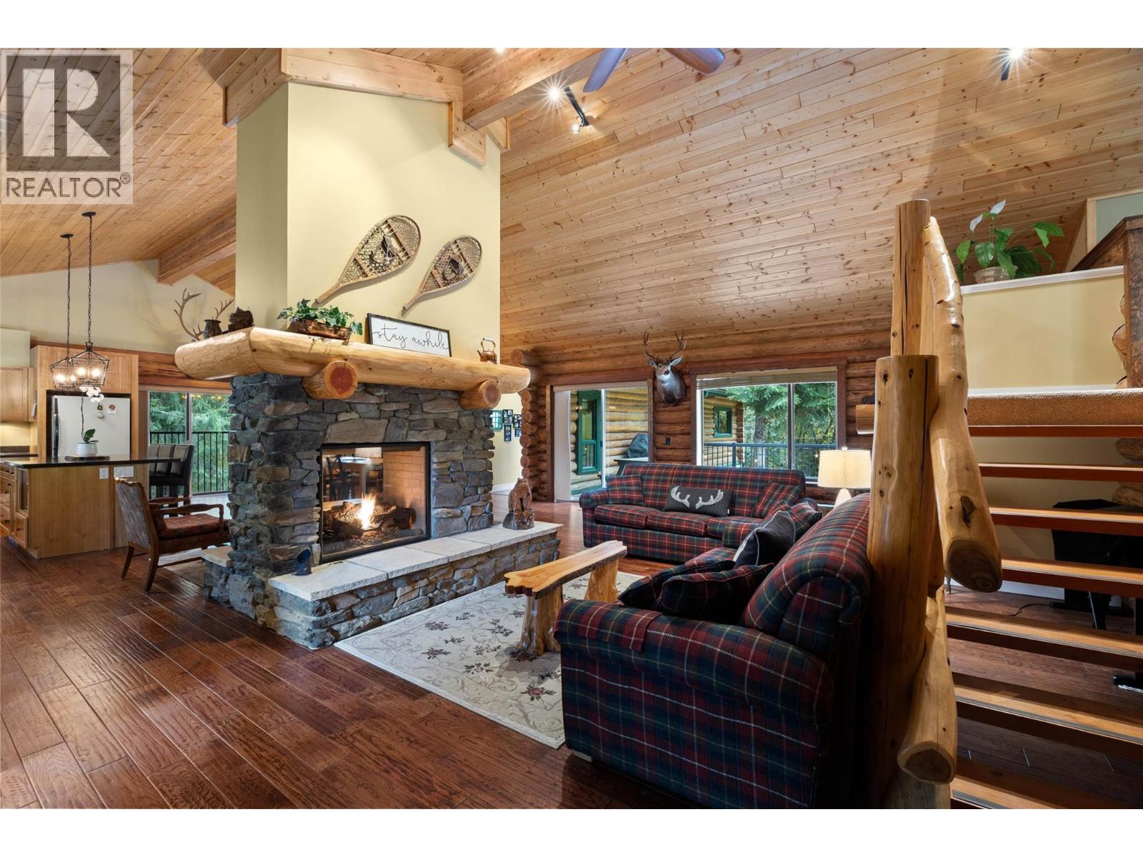 7799 Golf Course Road, Anglemont, British Columbia  V0E 1M8 - Photo 4 - 10382429