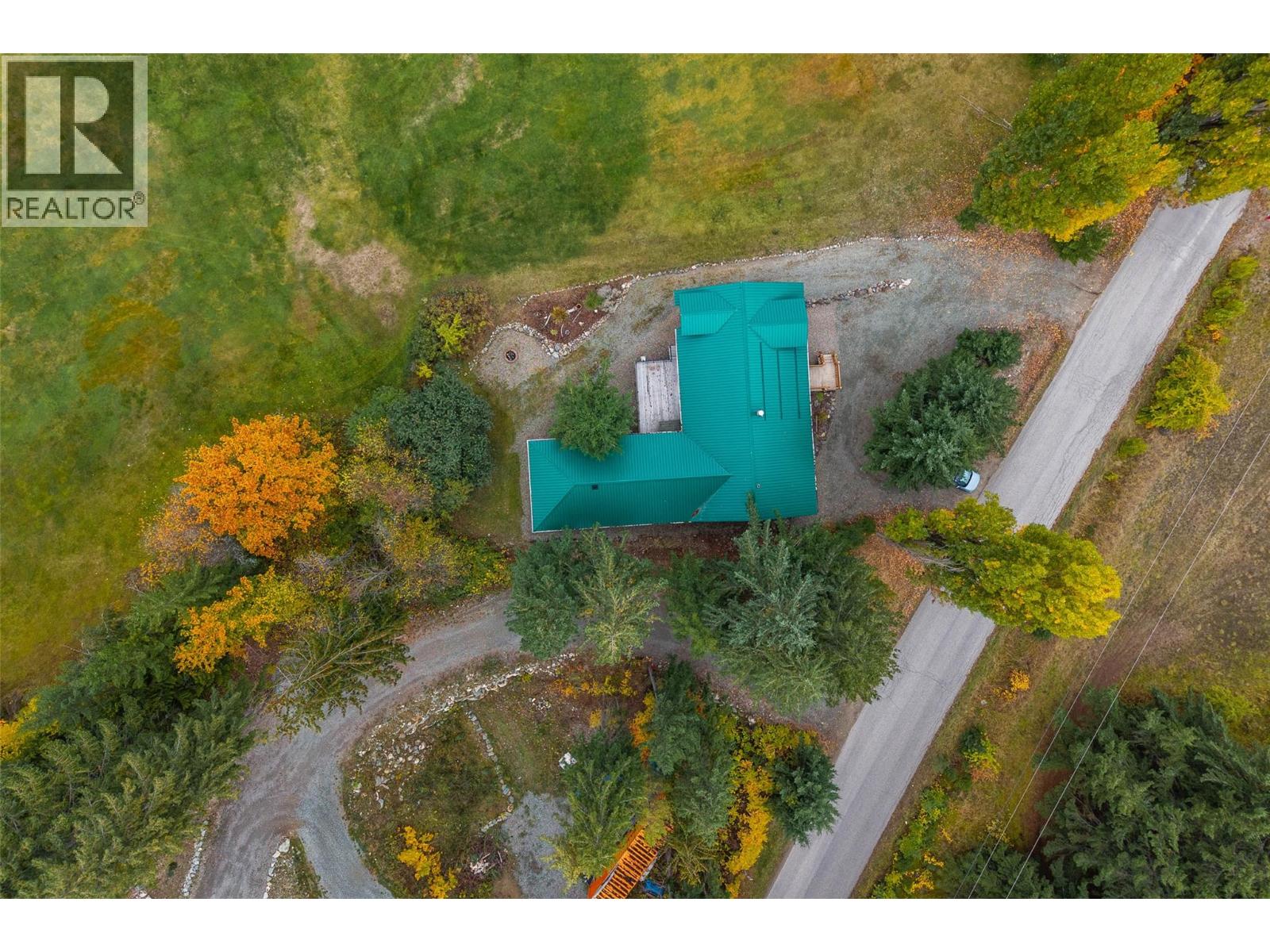 7799 Golf Course Road, Anglemont, British Columbia  V0E 1M8 - Photo 40 - 10382429