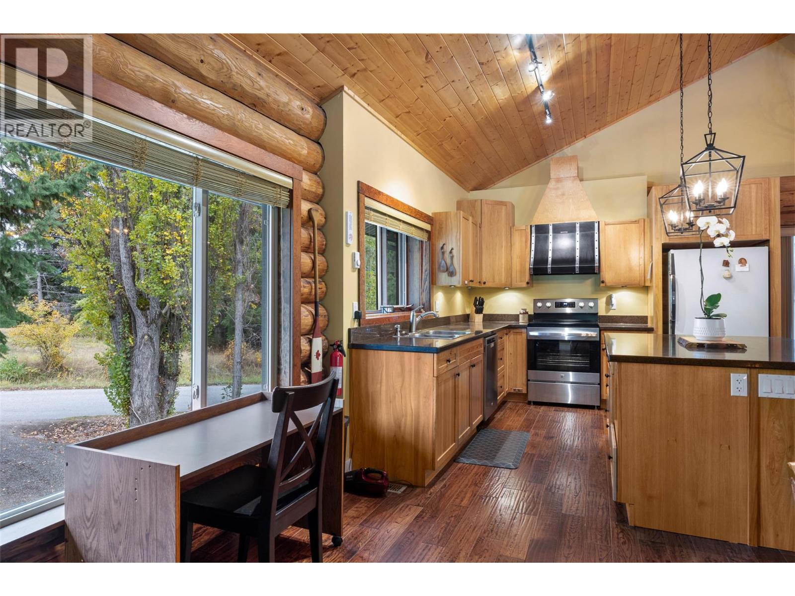 7799 Golf Course Road, Anglemont, British Columbia  V0E 1M8 - Photo 7 - 10382429