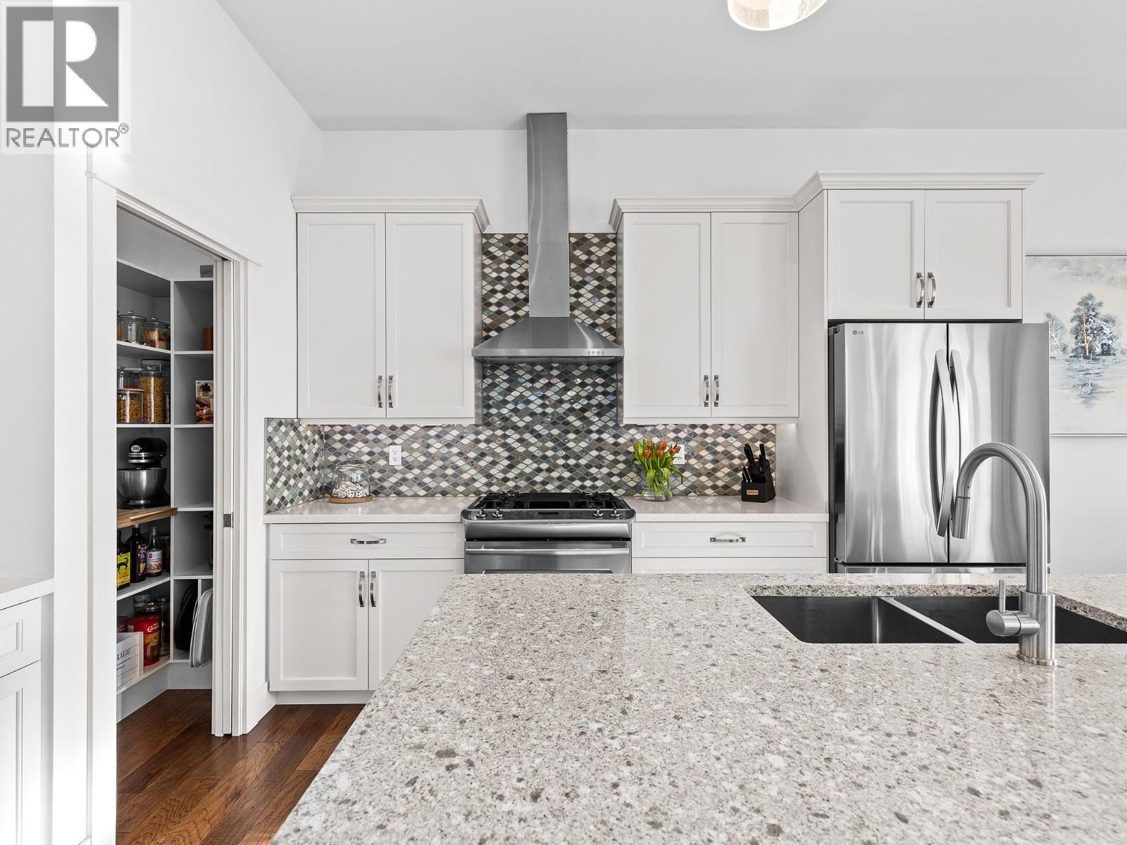 6666 Blackcomb Way, Vernon, British Columbia  V1B 0A2 - Photo 11 - 10382190