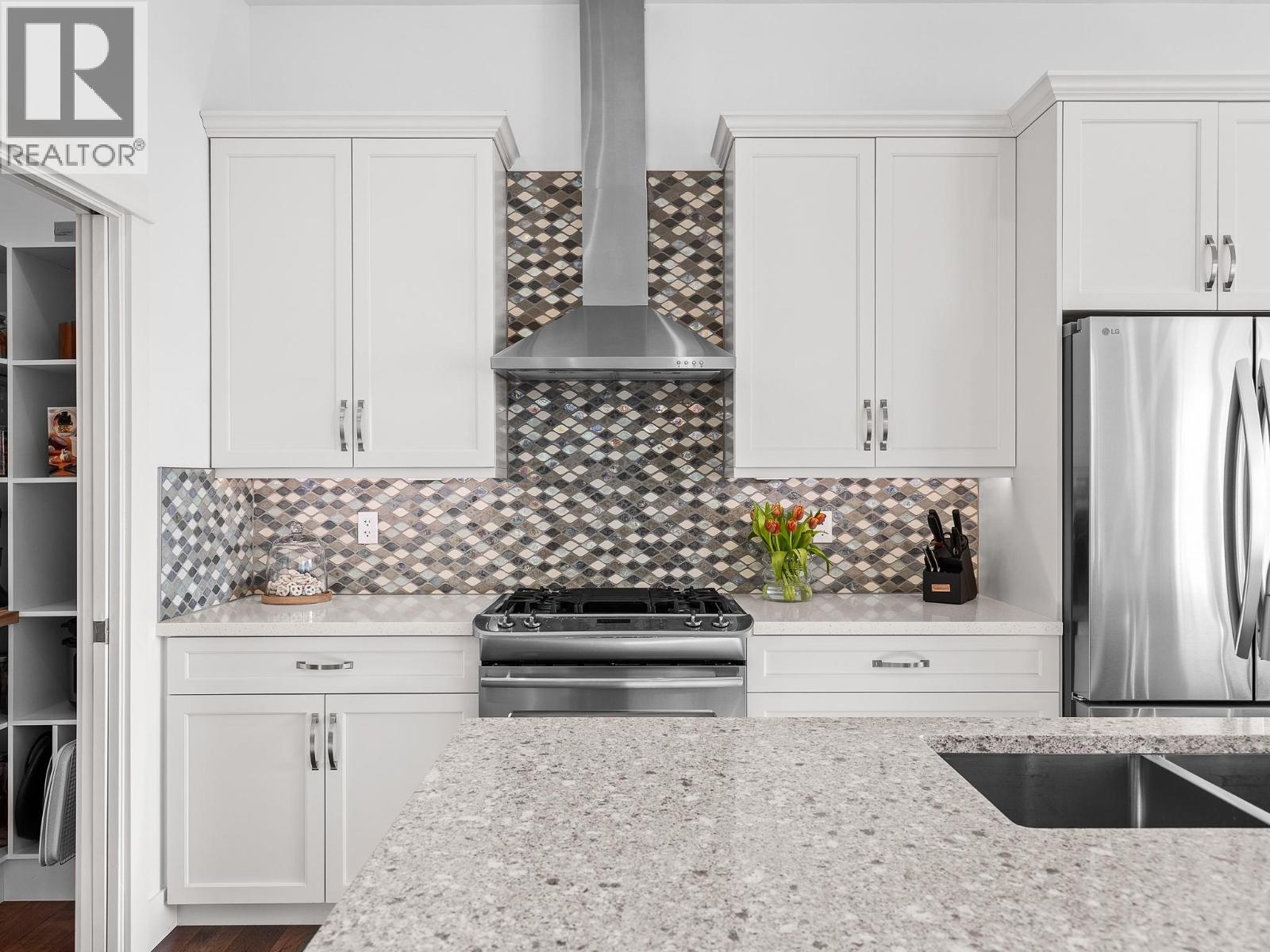 6666 Blackcomb Way, Vernon, British Columbia  V1B 0A2 - Photo 12 - 10382190