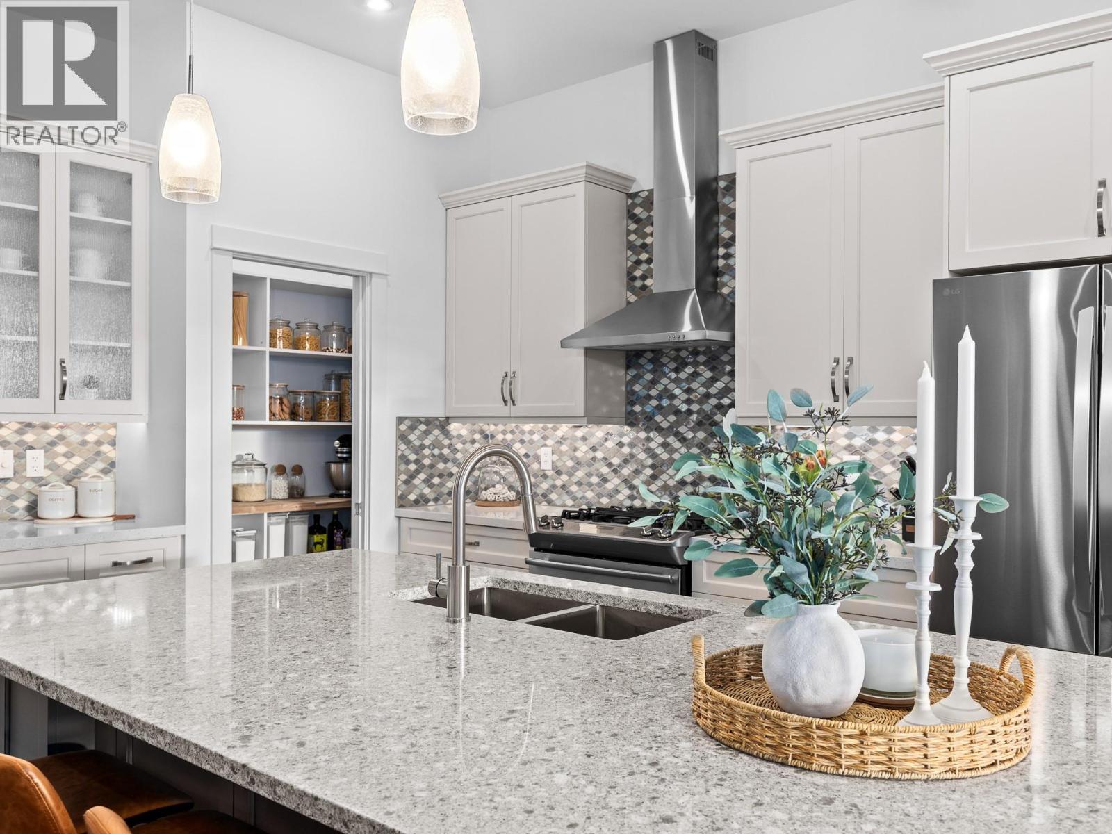 6666 Blackcomb Way, Vernon, British Columbia  V1B 0A2 - Photo 15 - 10382190