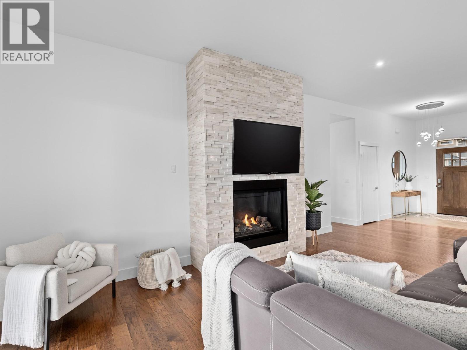 6666 Blackcomb Way, Vernon, British Columbia  V1B 0A2 - Photo 32 - 10382190