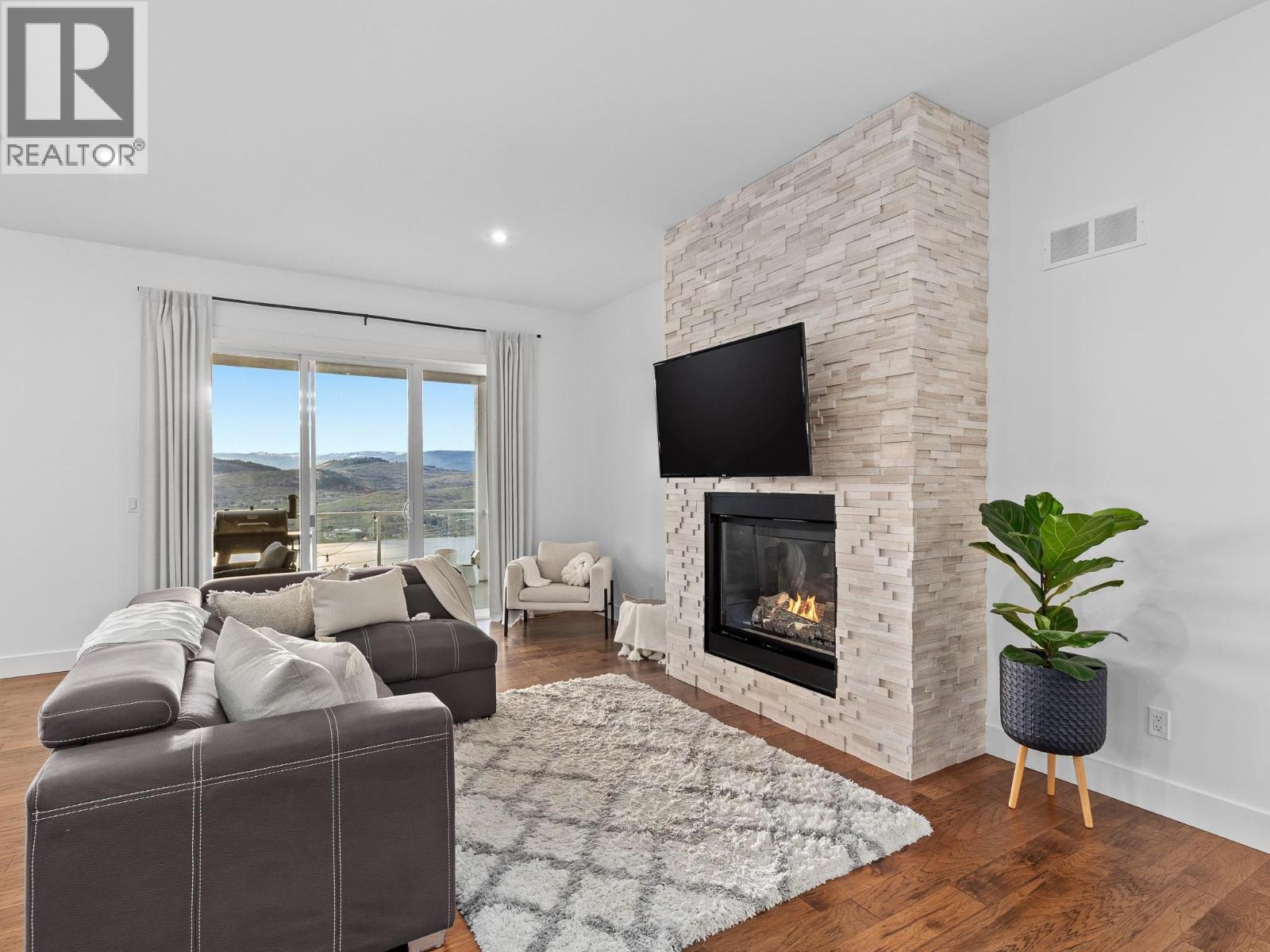 6666 Blackcomb Way, Vernon, British Columbia  V1B 0A2 - Photo 34 - 10382190