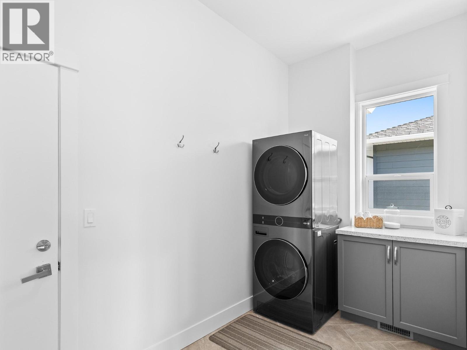 6666 Blackcomb Way, Vernon, British Columbia  V1B 0A2 - Photo 37 - 10382190