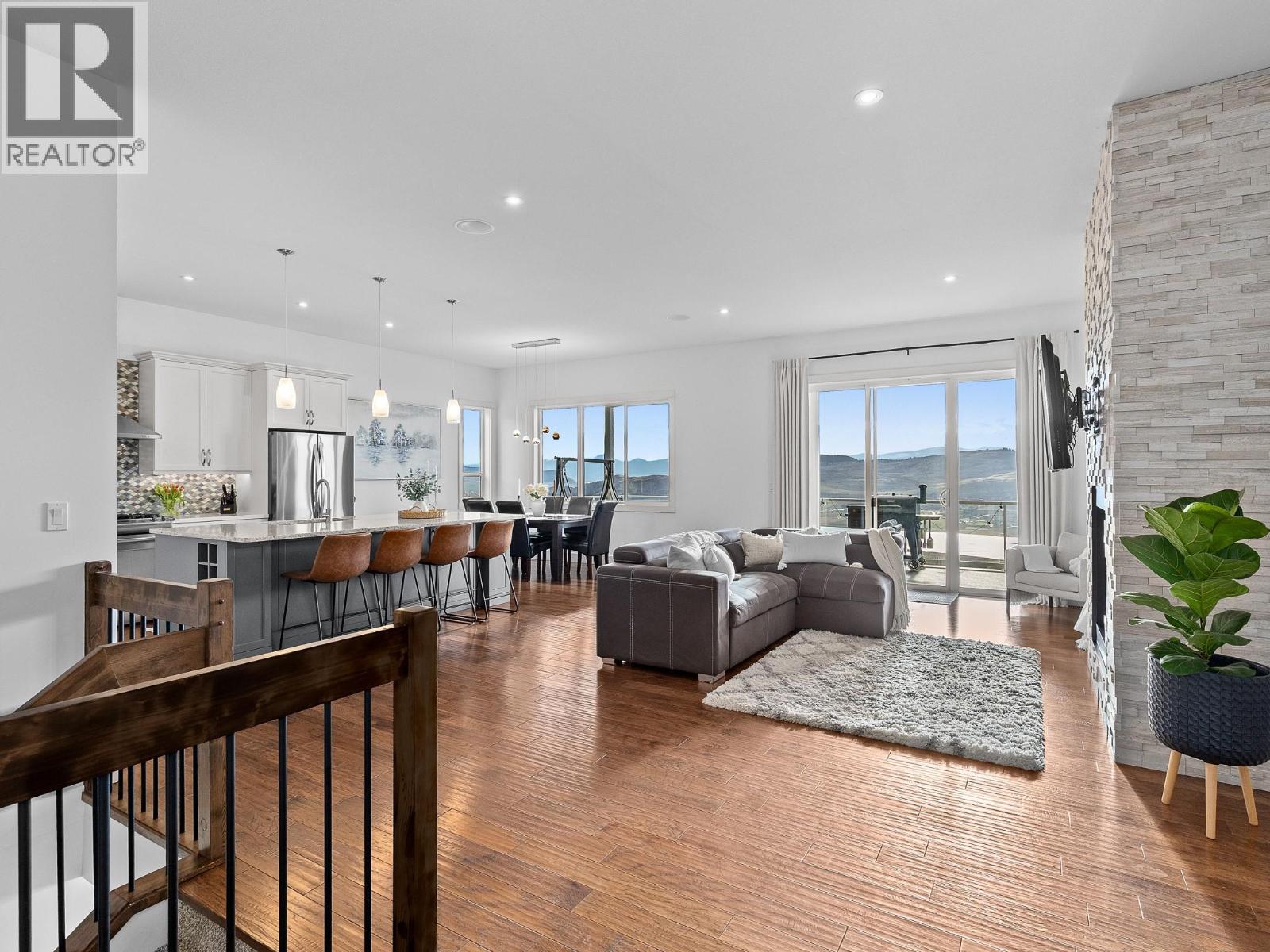 6666 Blackcomb Way, Vernon, British Columbia  V1B 0A2 - Photo 7 - 10382190