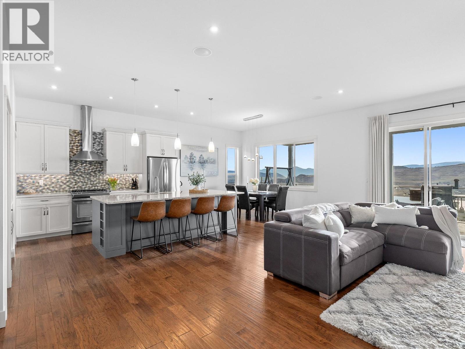 6666 Blackcomb Way, Vernon, British Columbia  V1B 0A2 - Photo 8 - 10382190