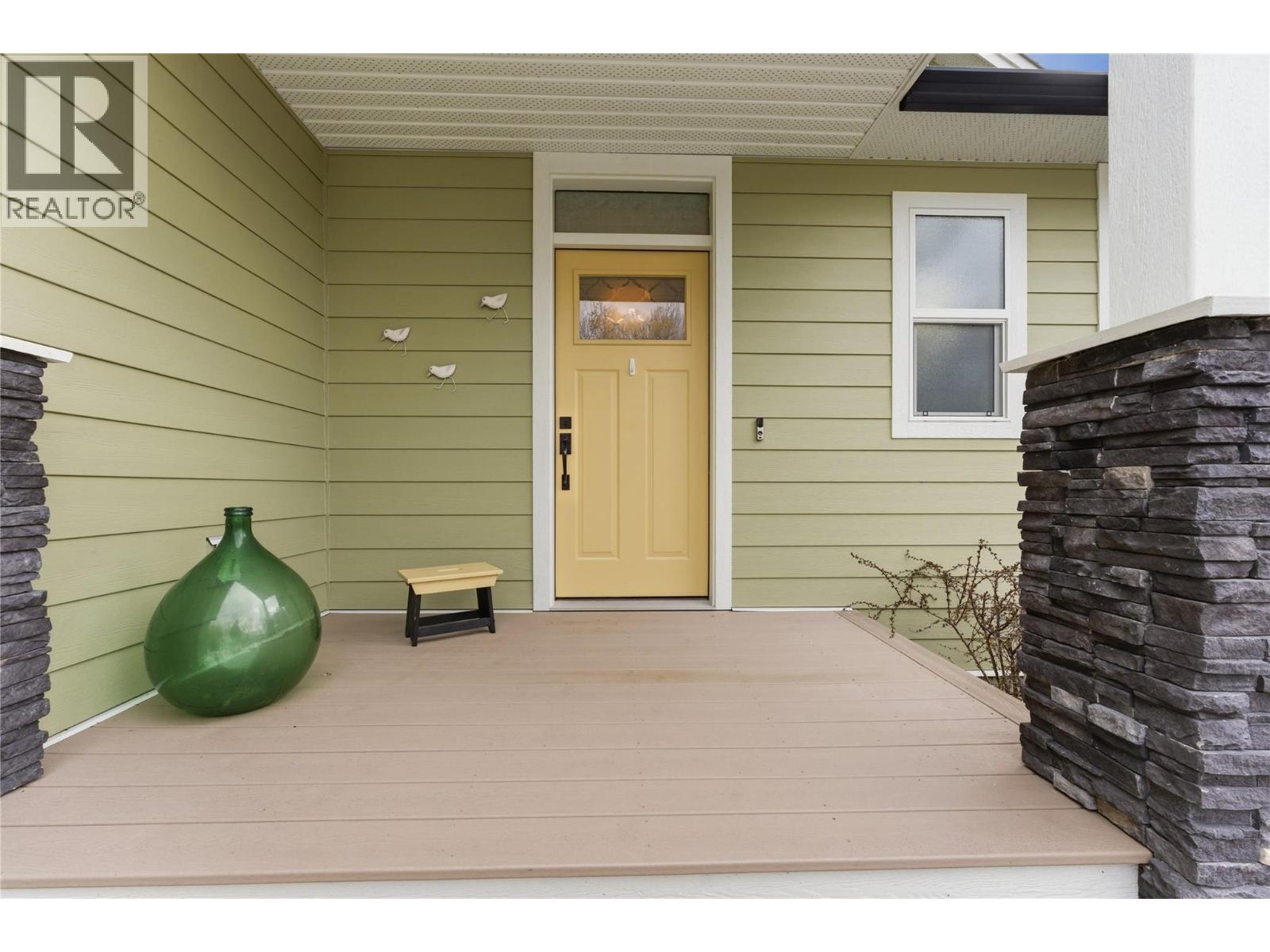 1812 50 Avenue, Vernon, British Columbia  V1T 4E8 - Photo 2 - 10382213