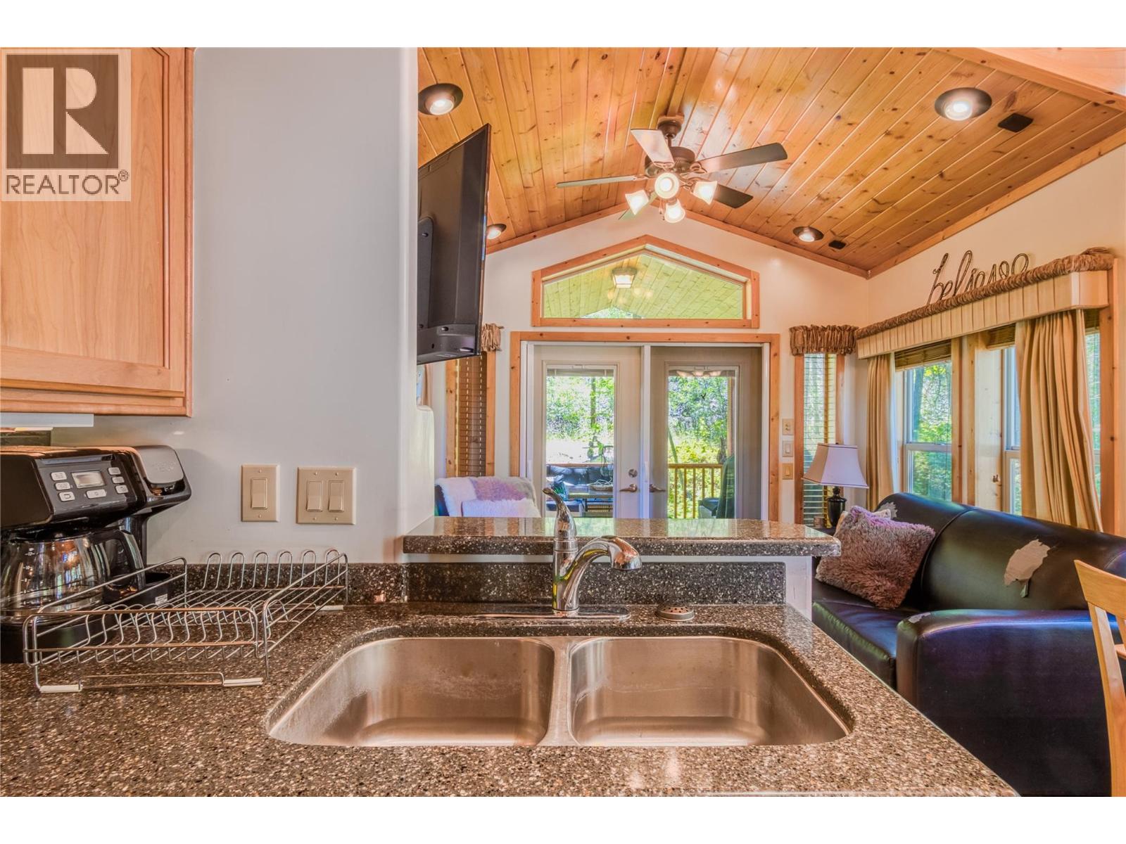 4835 Paradise Valley Drive Unit# 39, Peachland, British Columbia  V0H 1X3 - Photo 4 - 10382015