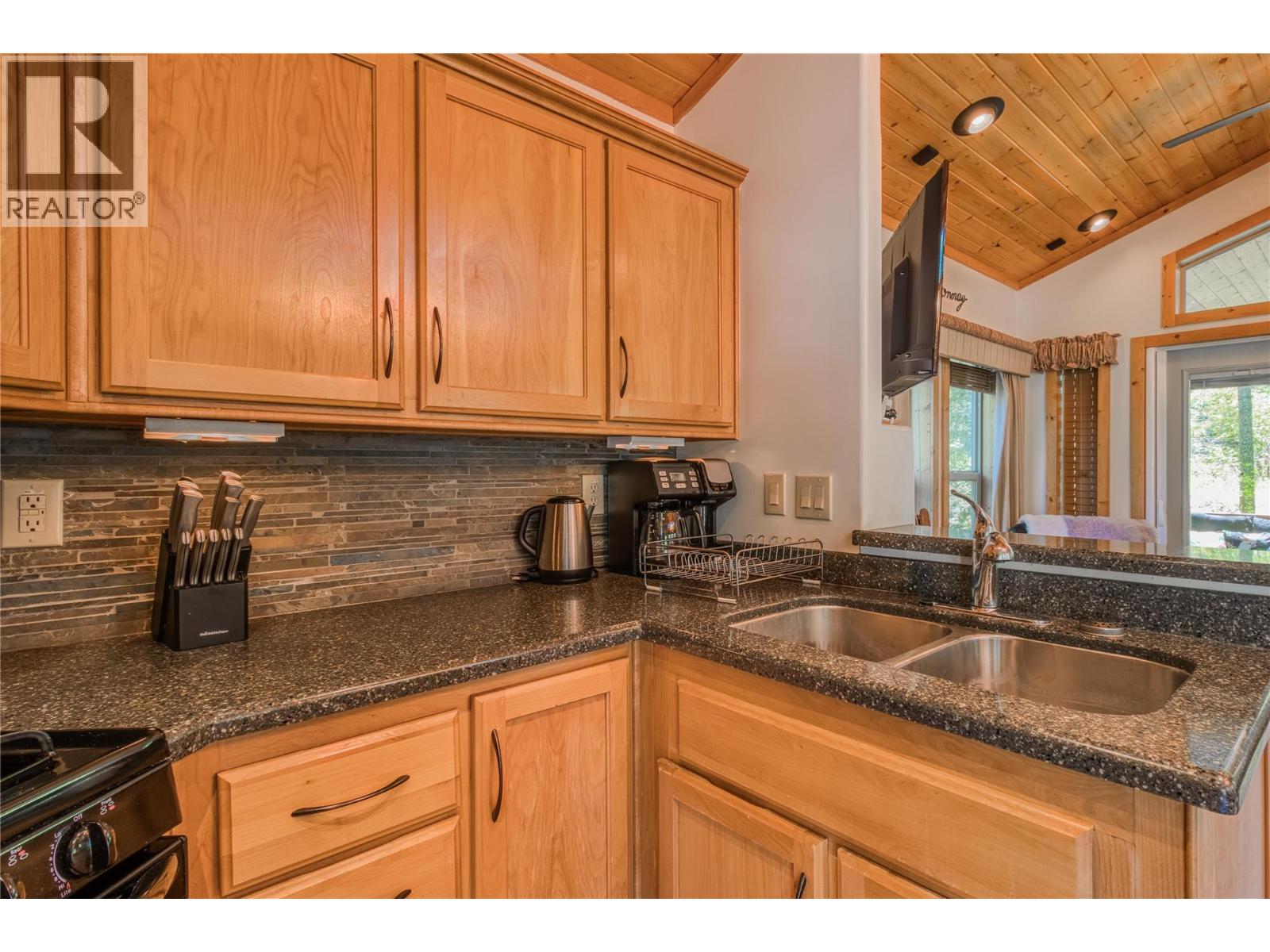 4835 Paradise Valley Drive Unit# 39, Peachland, British Columbia  V0H 1X3 - Photo 5 - 10382015