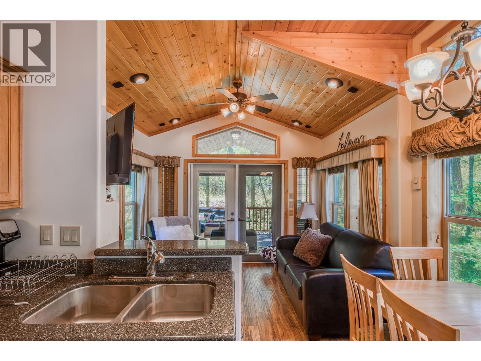 4835 Paradise Valley Drive Unit# 39, Peachland, British Columbia  V0H 1X3 - Photo 6 - 10382015