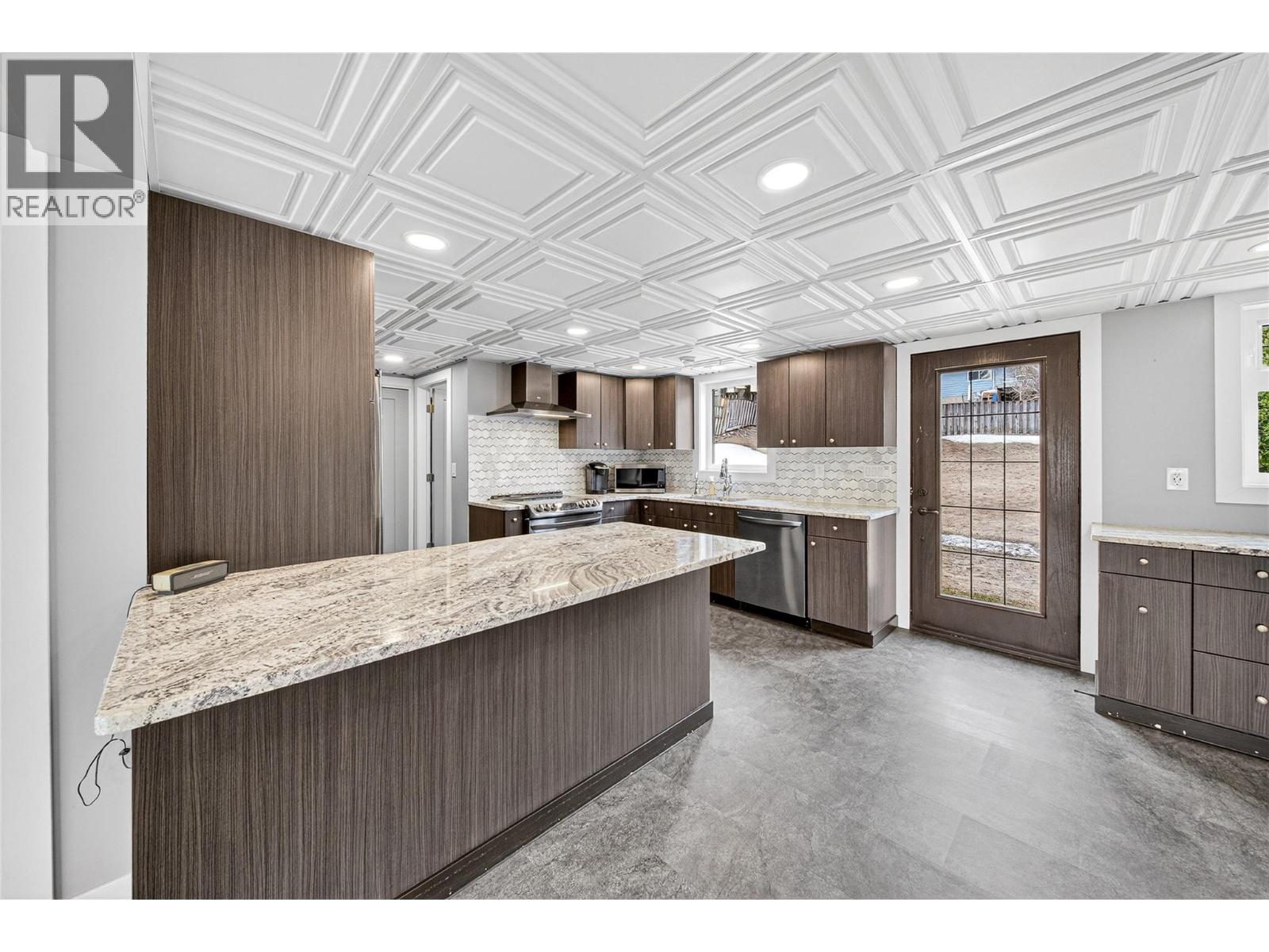 921 Alpine Way, Elkford, British Columbia  V0B 1H0 - Photo 11 - 10382434