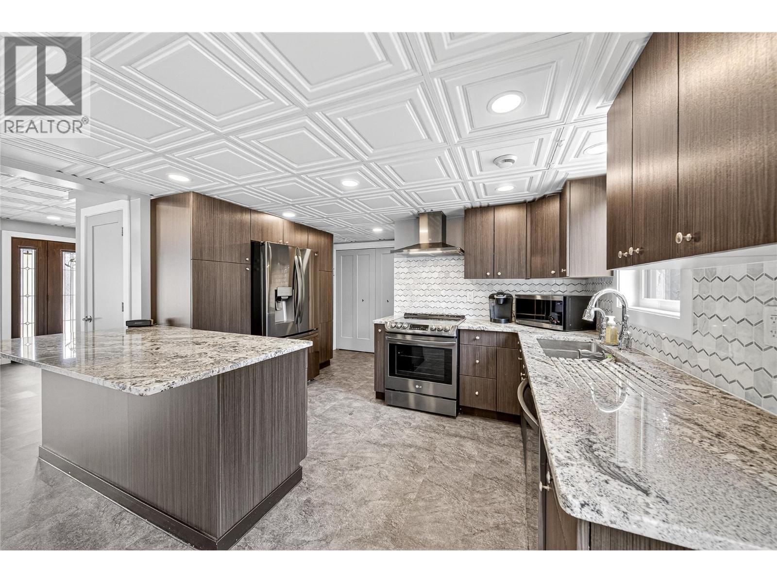 921 Alpine Way, Elkford, British Columbia  V0B 1H0 - Photo 13 - 10382434