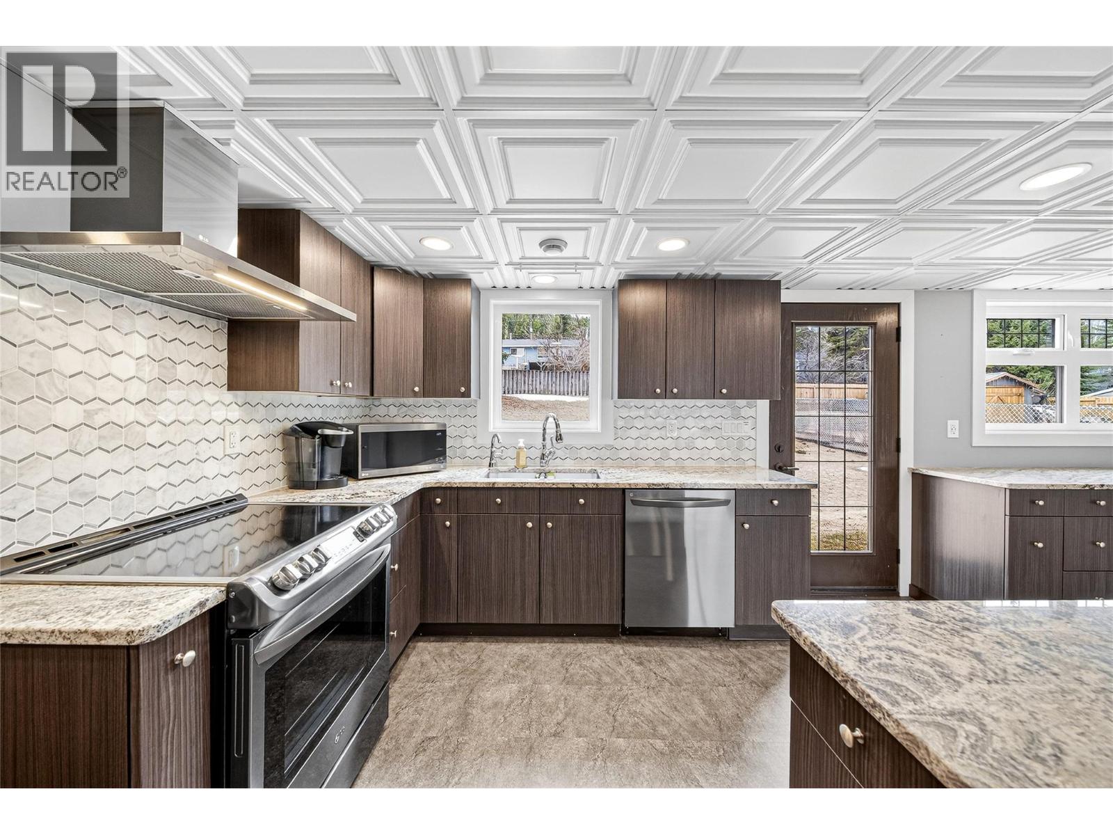 921 Alpine Way, Elkford, British Columbia  V0B 1H0 - Photo 14 - 10382434